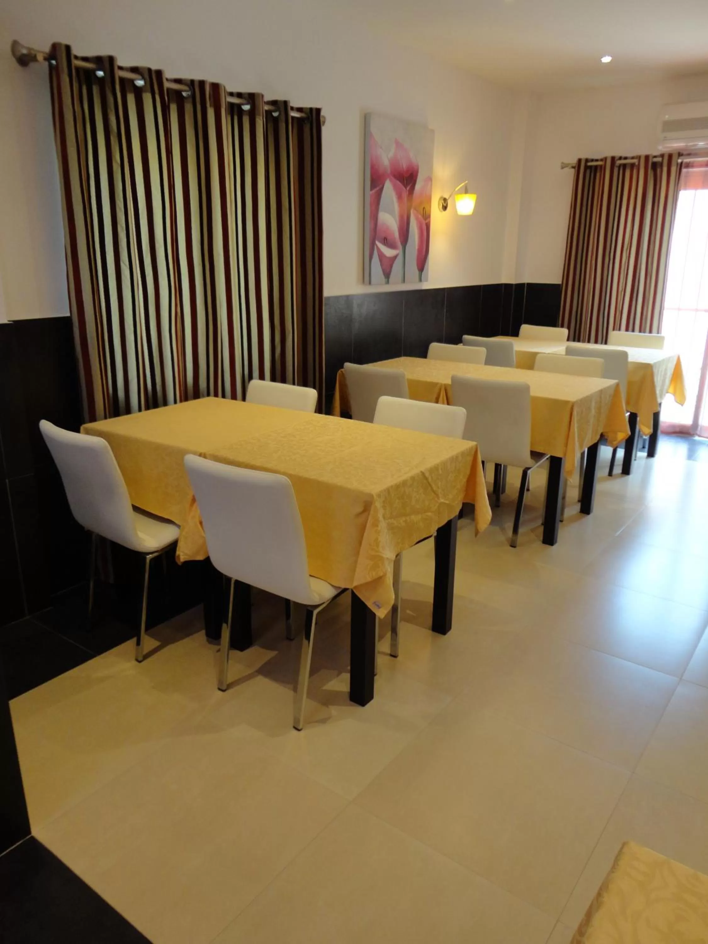 Dining area in Inn Luanda