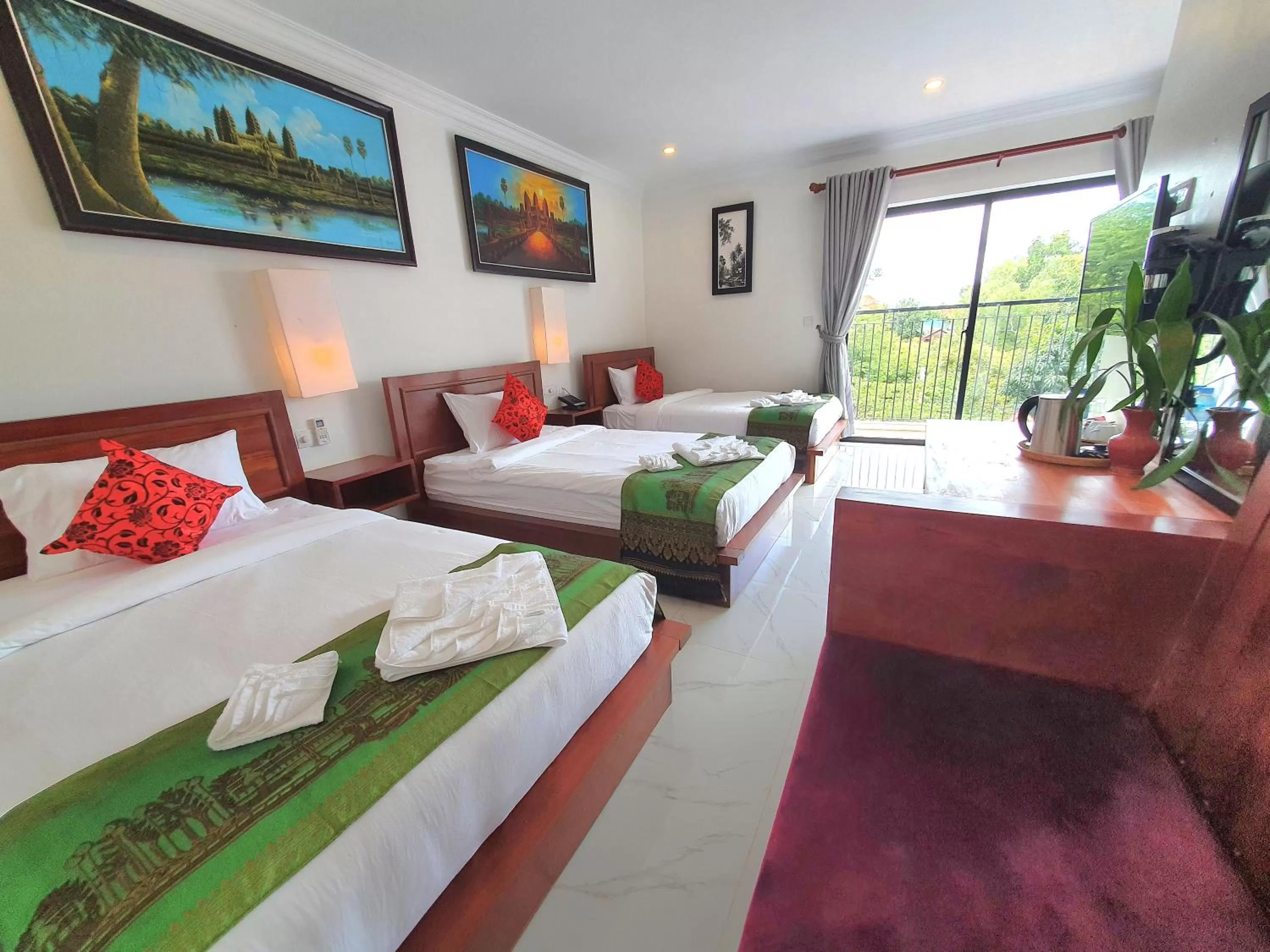 Bed in Long Night Siem Reap Hotel