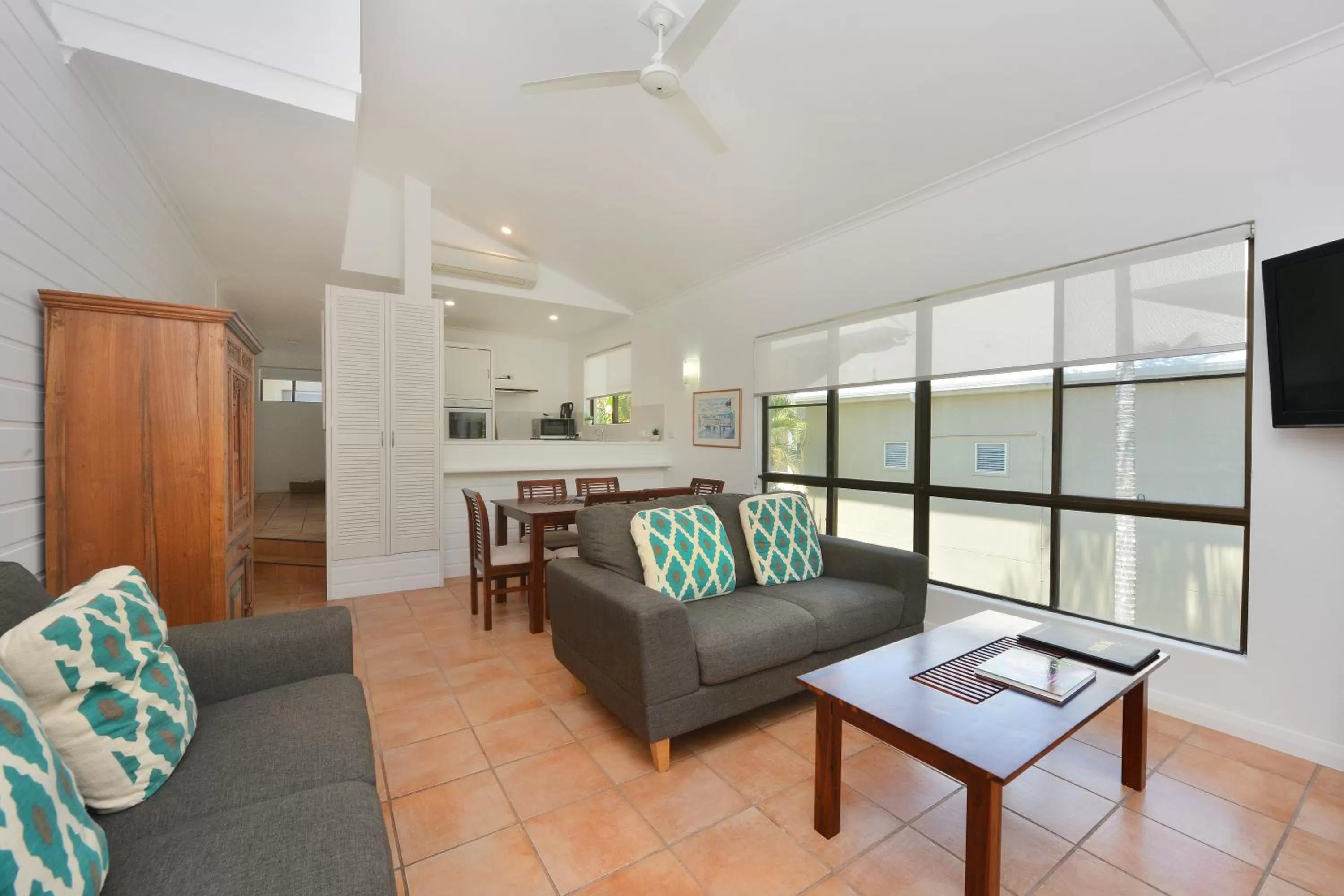 Living room in Driftwood Mantaray - Official Onsite Reception and Check In
