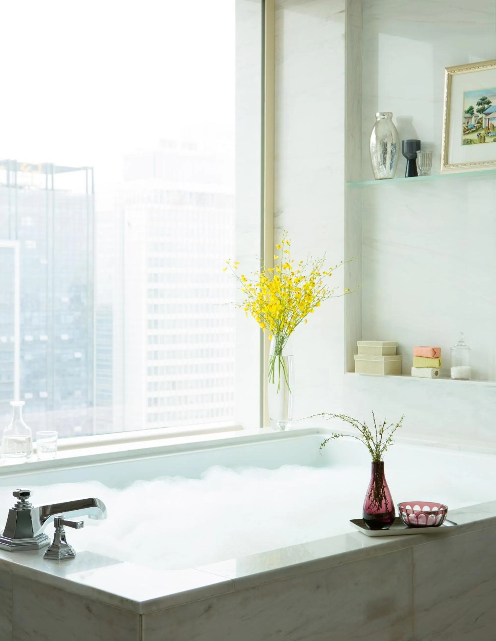 Bathroom, Bed in The Langham, Shenzhen