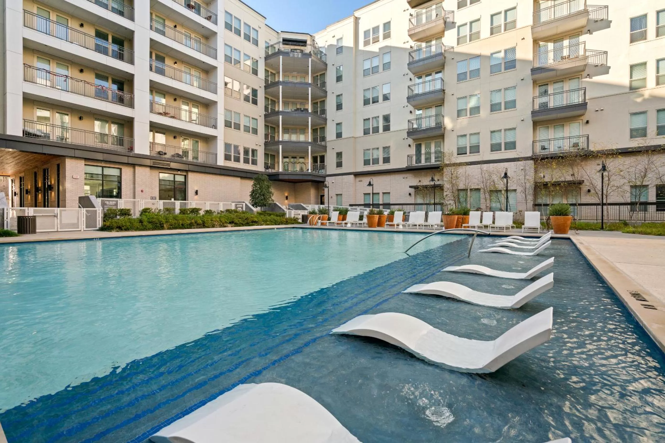 Property building, Swimming Pool in Kasa Arlington Dallas