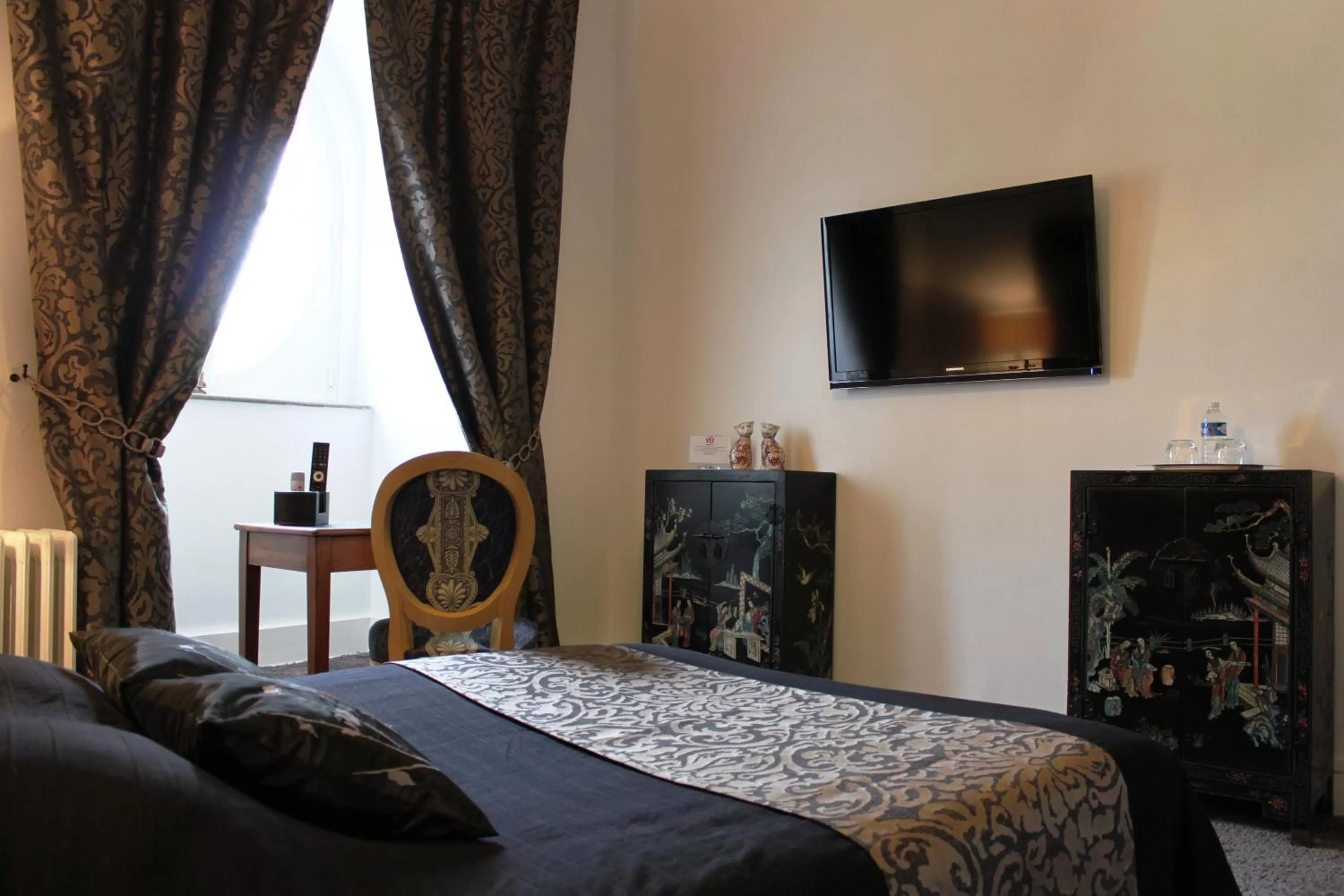 Photo of the whole room, Bed in Résidence et Chambres d'Hôtes de La Porte d'Arras