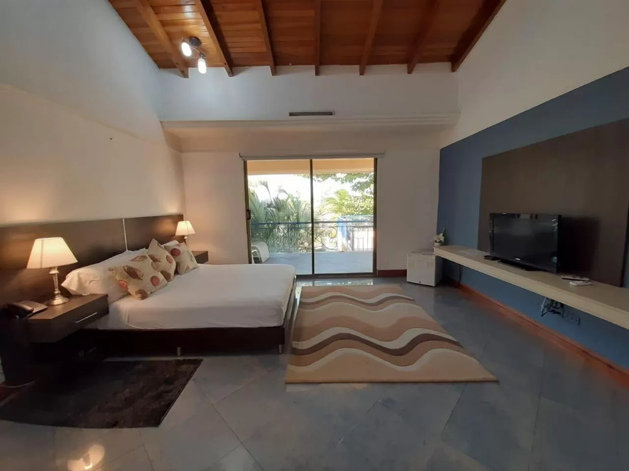 Photo of the whole room, TV/Entertainment Center in Porto Bello Hotel Boutique