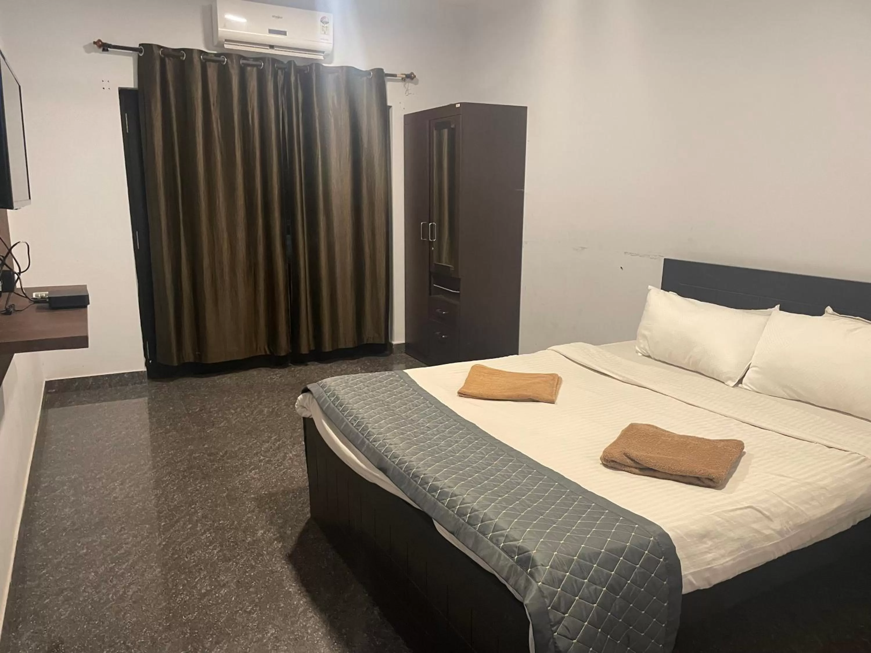 Photo of the whole room, Bed in Calangute Beach Corner