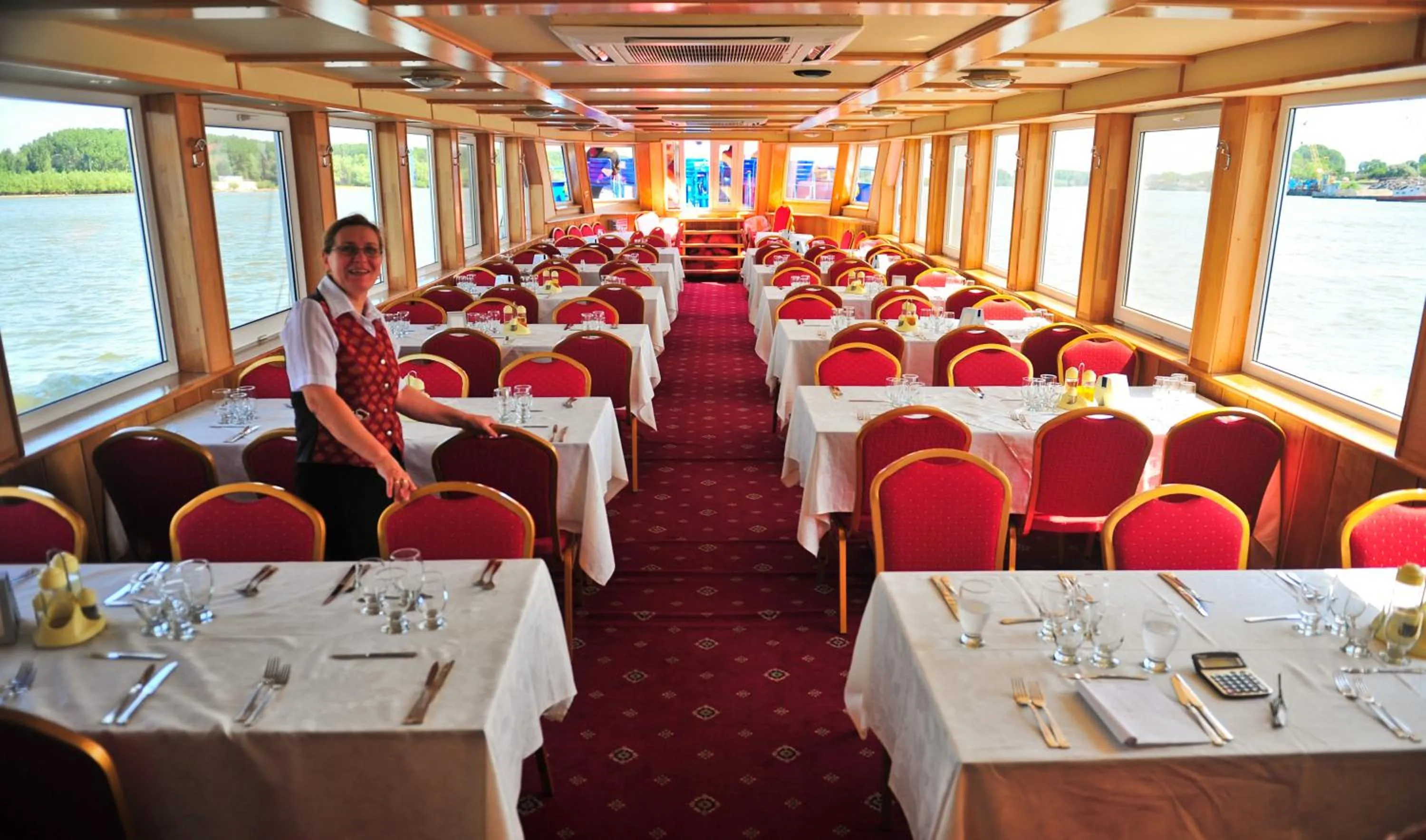 Restaurant/places to eat in Hotel Delta 3