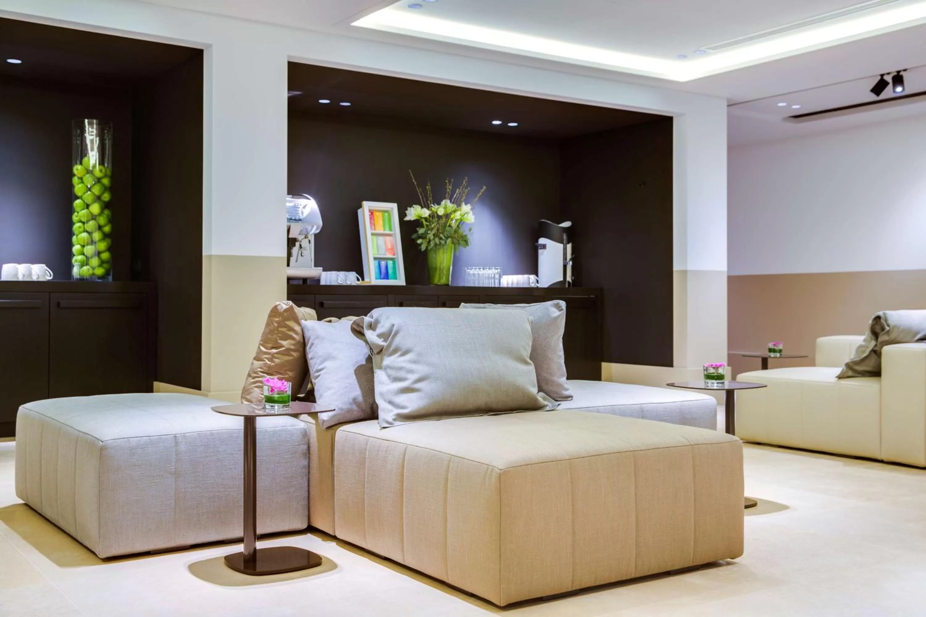 Lounge or bar in Radisson Blu Hotel, Antwerp City Centre