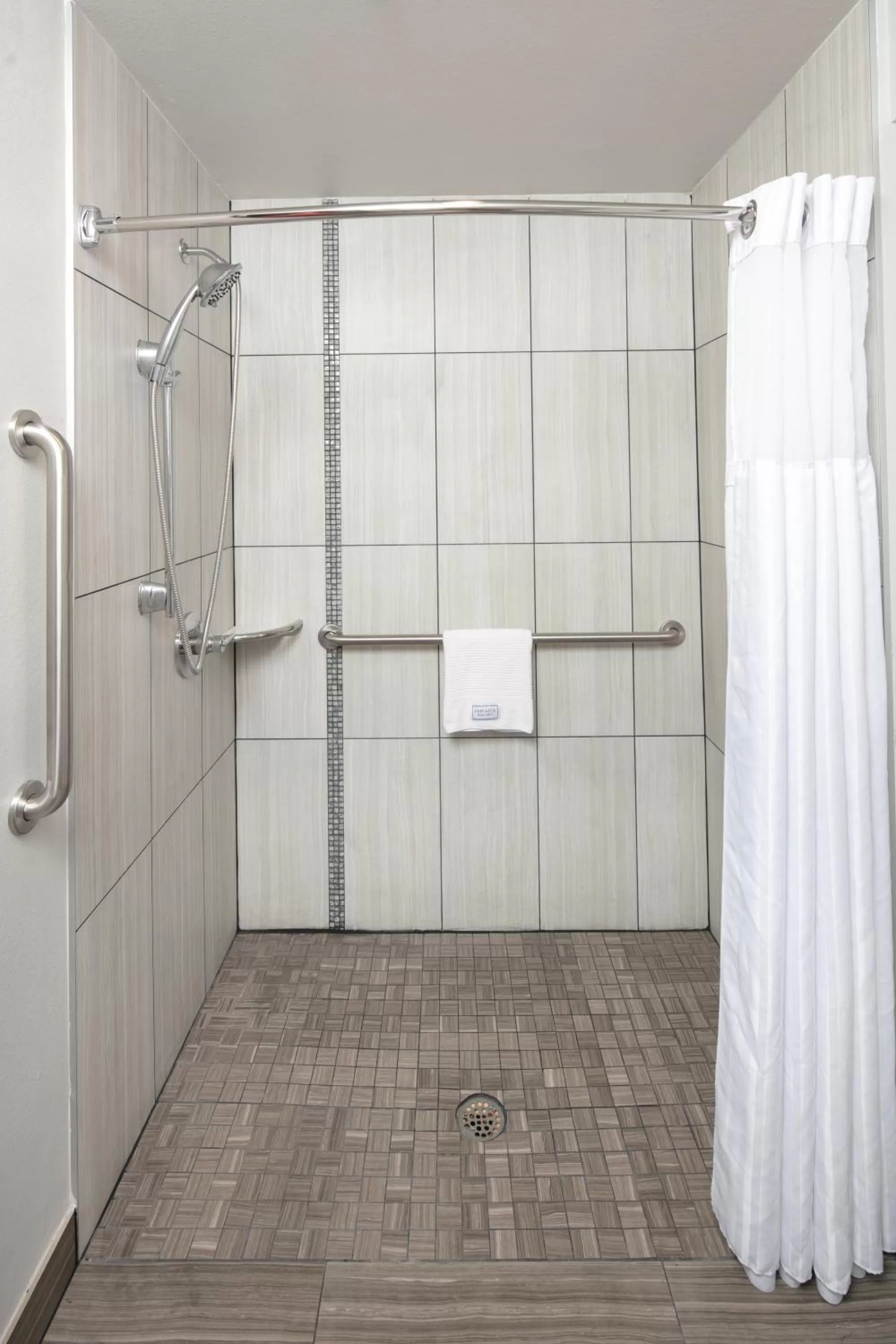 Shower in Hotel 28 Boise Airport, an Ascend Collection Hotel