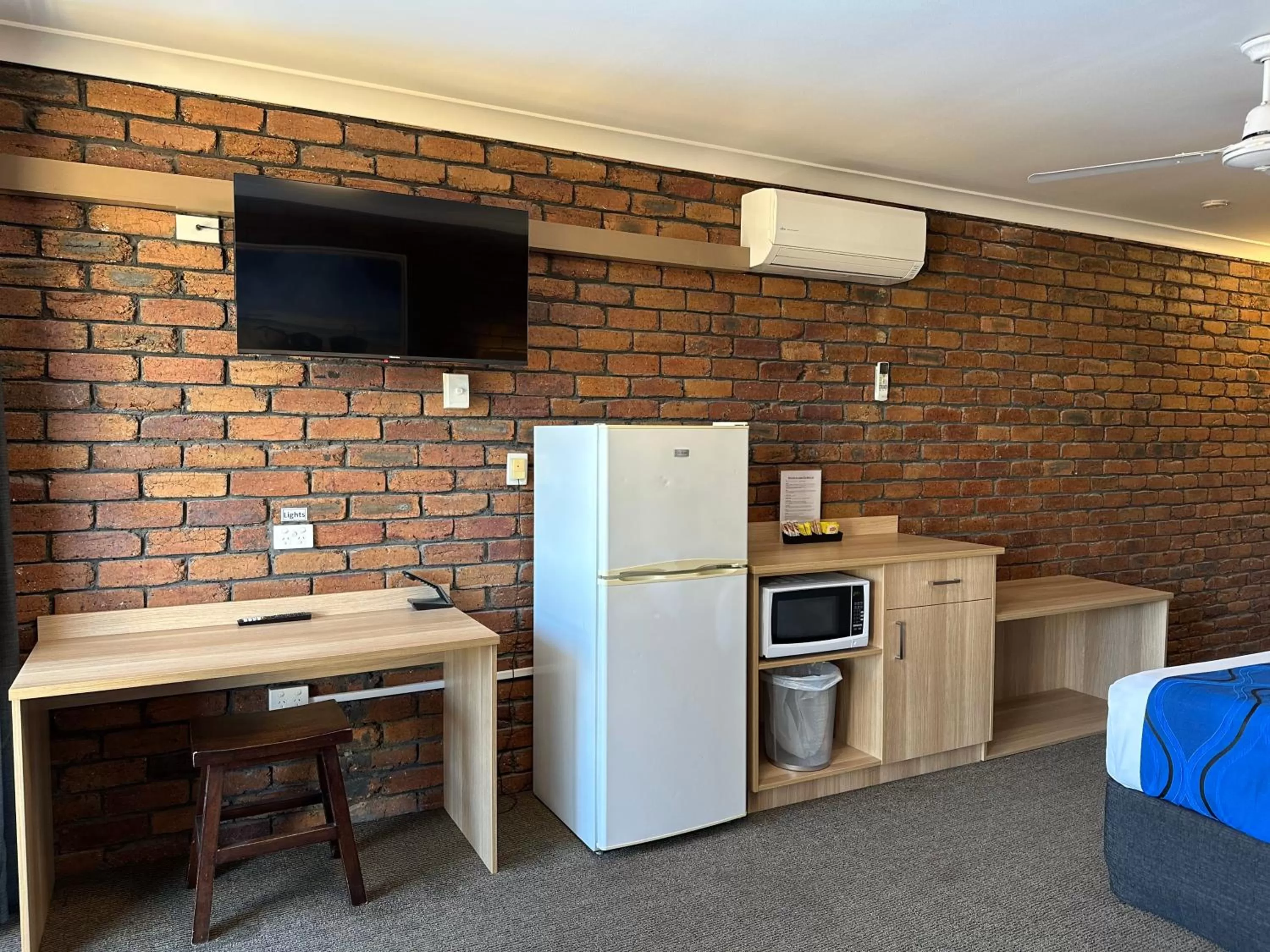 Kitchen or kitchenette in Logan City Motor Inn