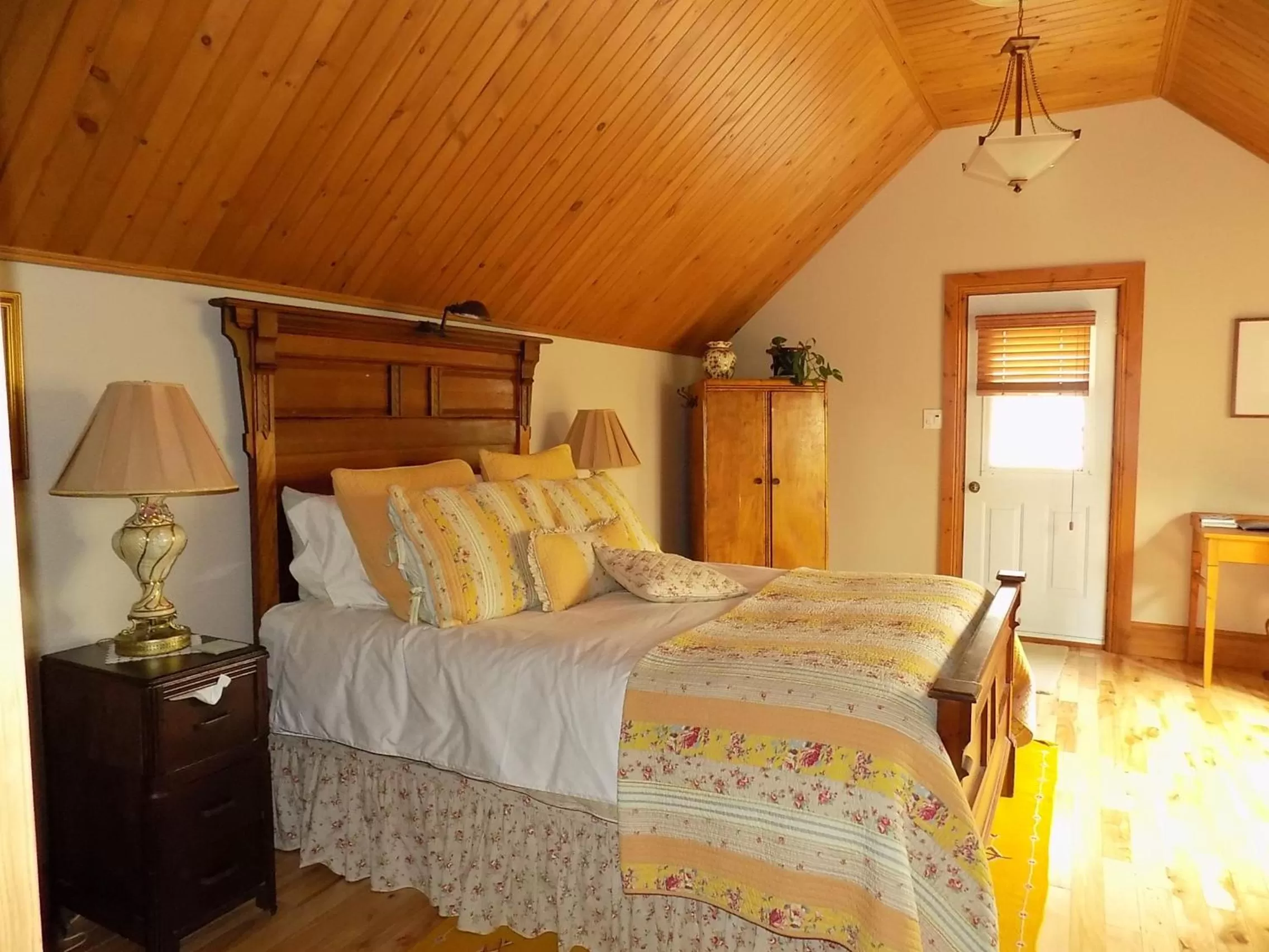 Queen Room with Balcony - L'éternelle in À L'Ancestrale B&B