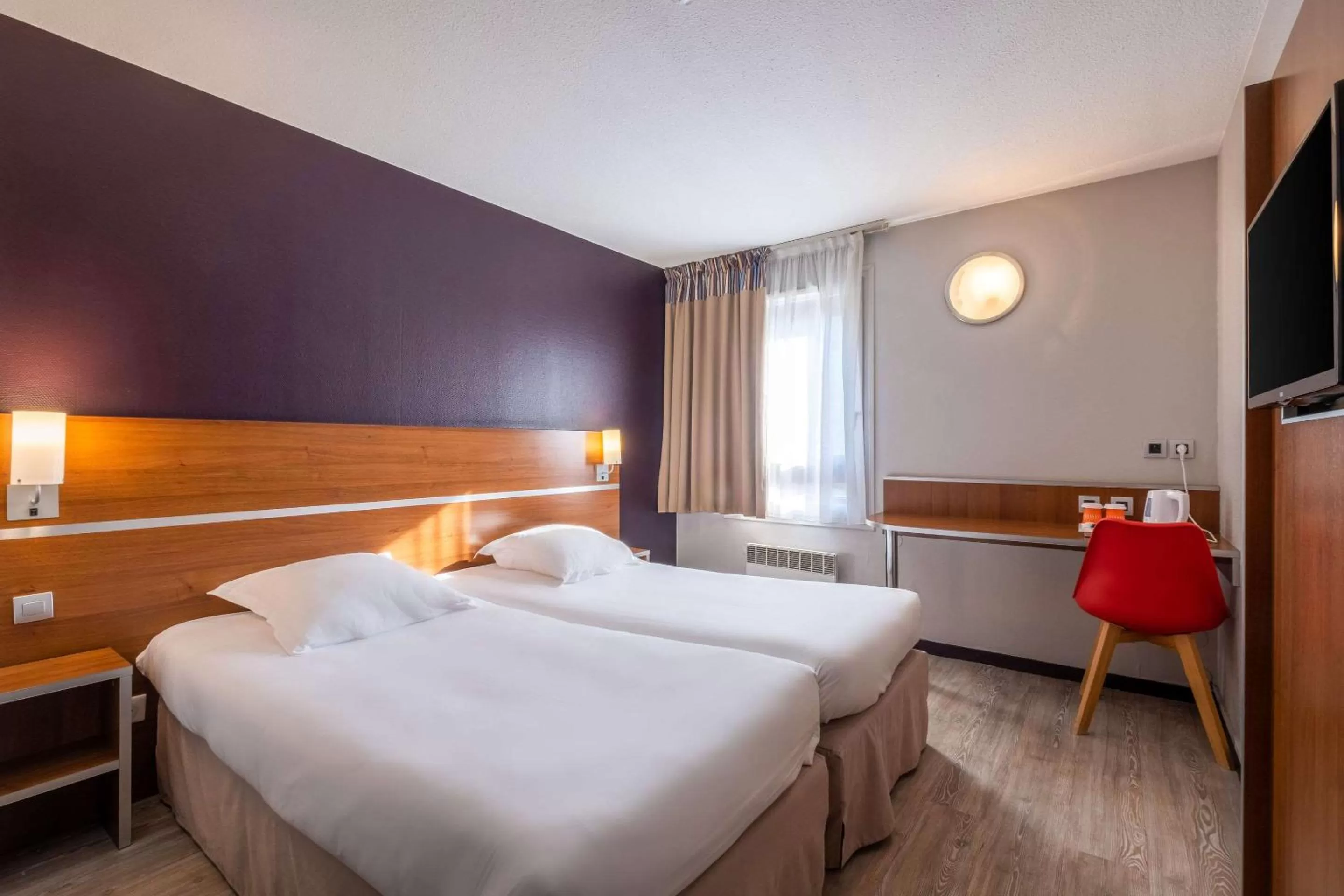 Photo of the whole room, Bed in Comfort Hotel Linas - Montlhery
