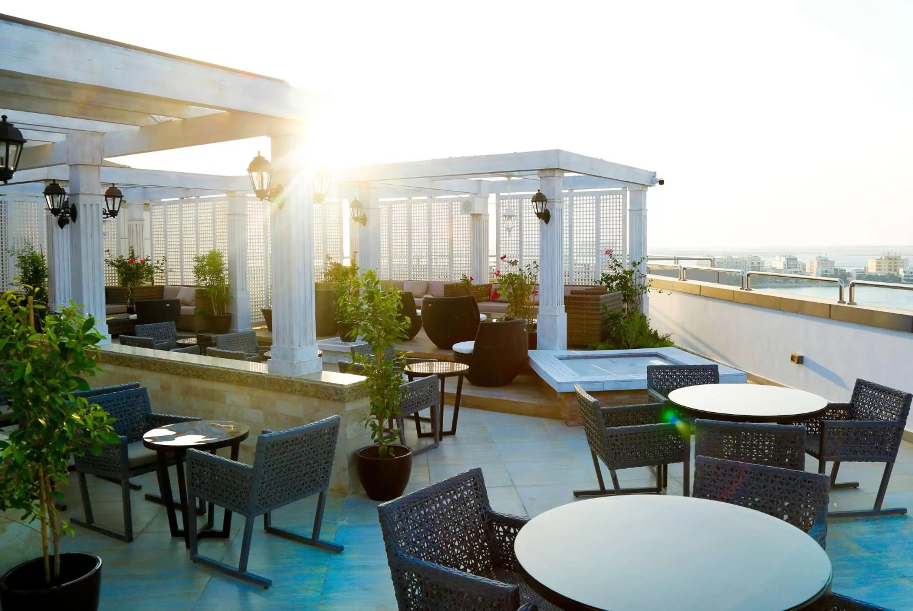 Restaurant/places to eat in Ramada Hotel and Suites Amwaj Islands