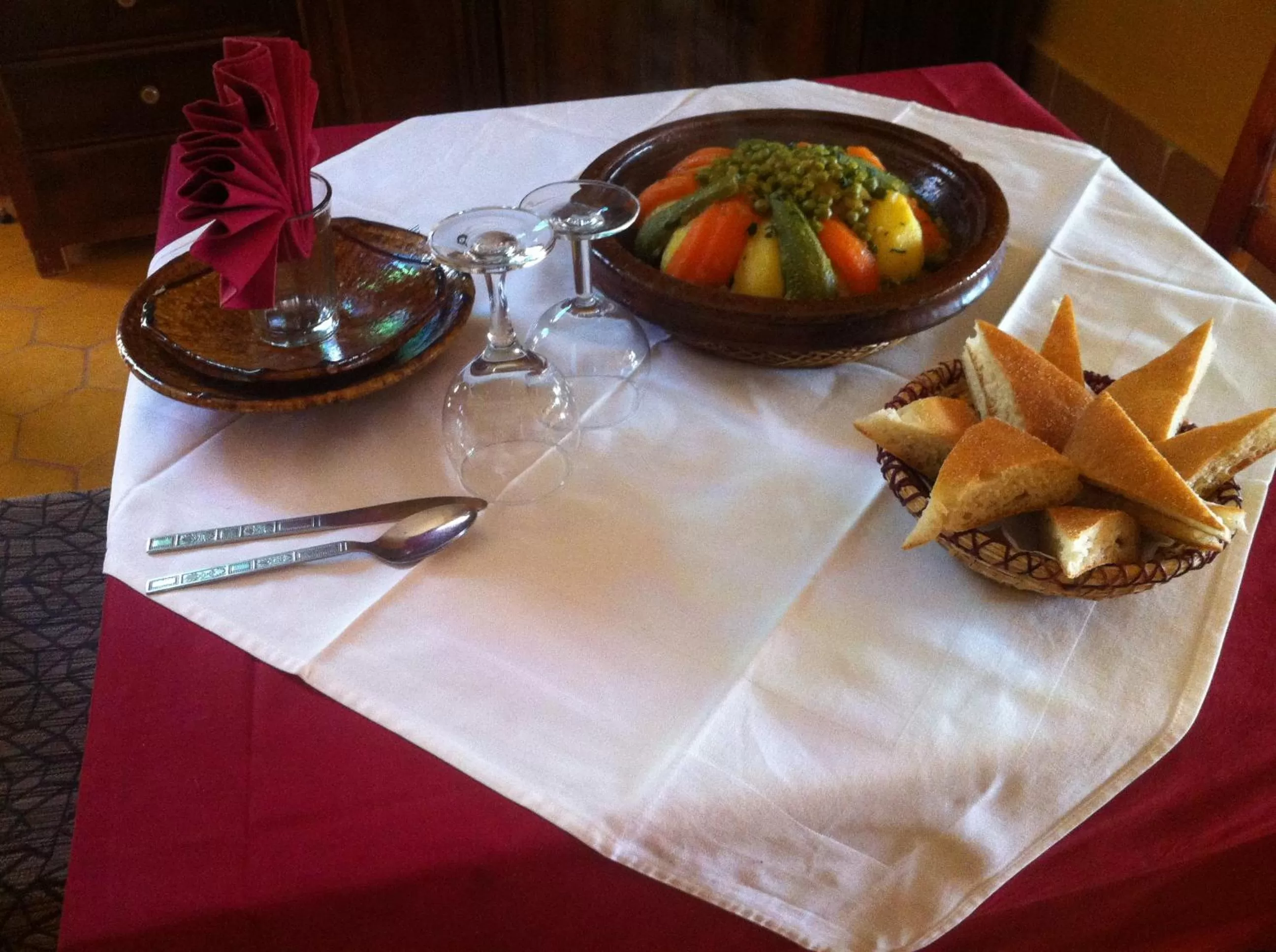 Restaurant/places to eat in Auberge Tinit