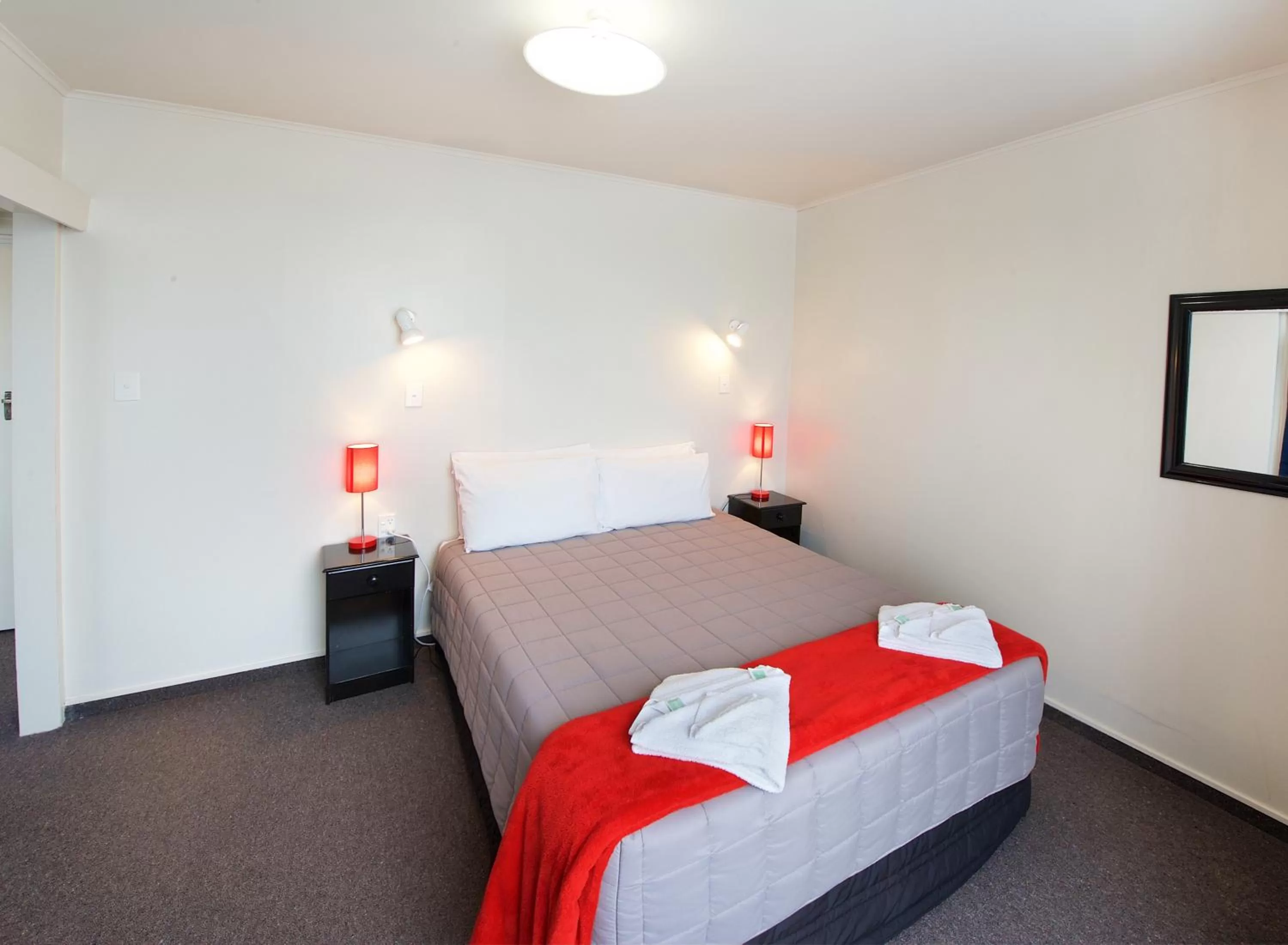 Bed in Ambassador Thermal Motel