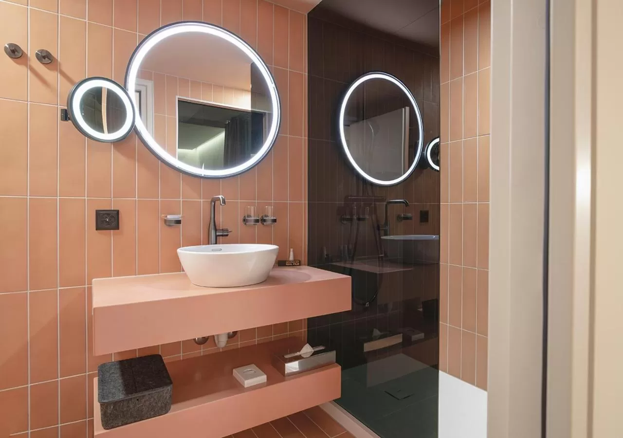 Bathroom in Swissôtel Kursaal Bern