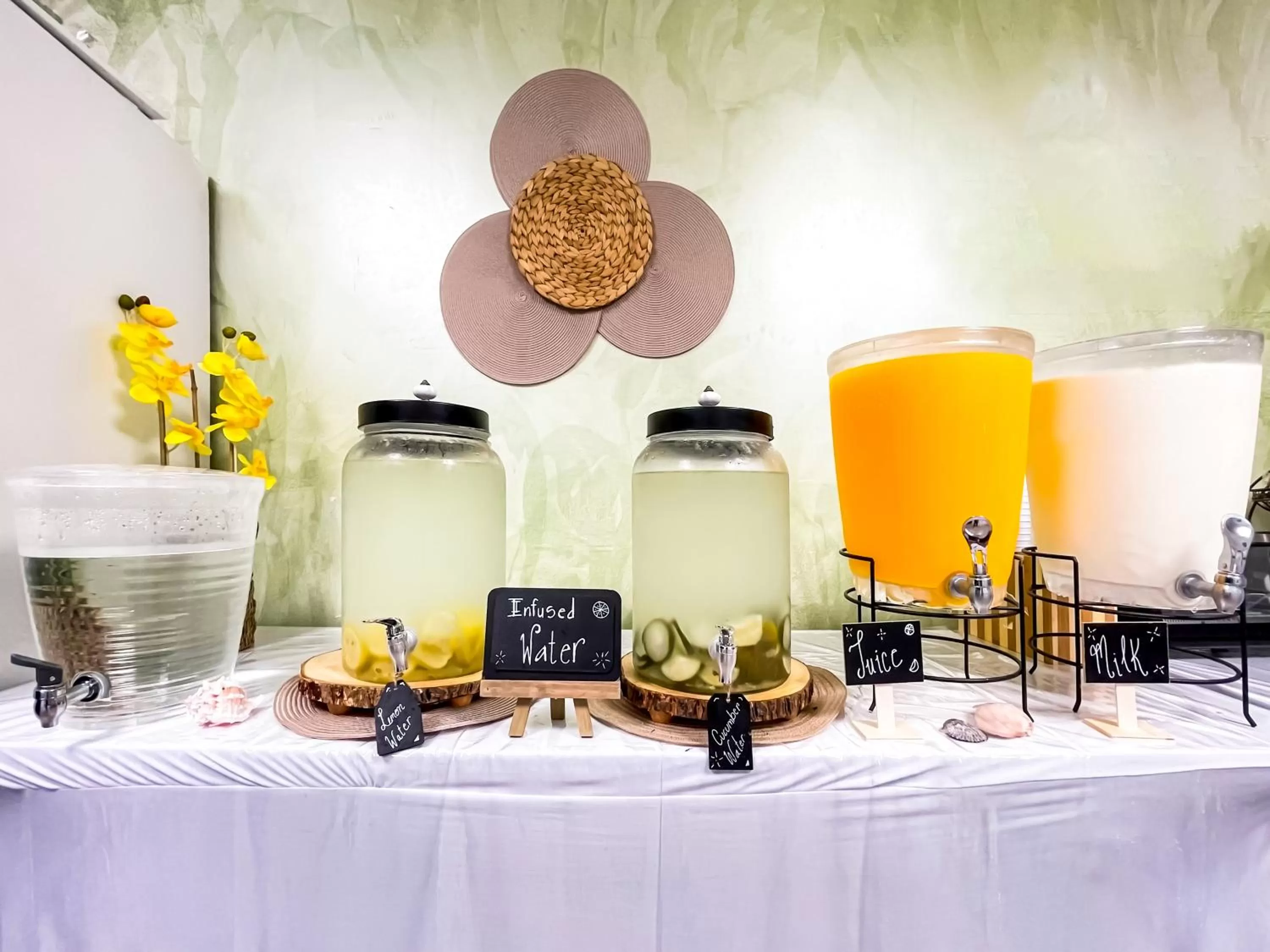 Breakfast in Hollywood Beach Hotels