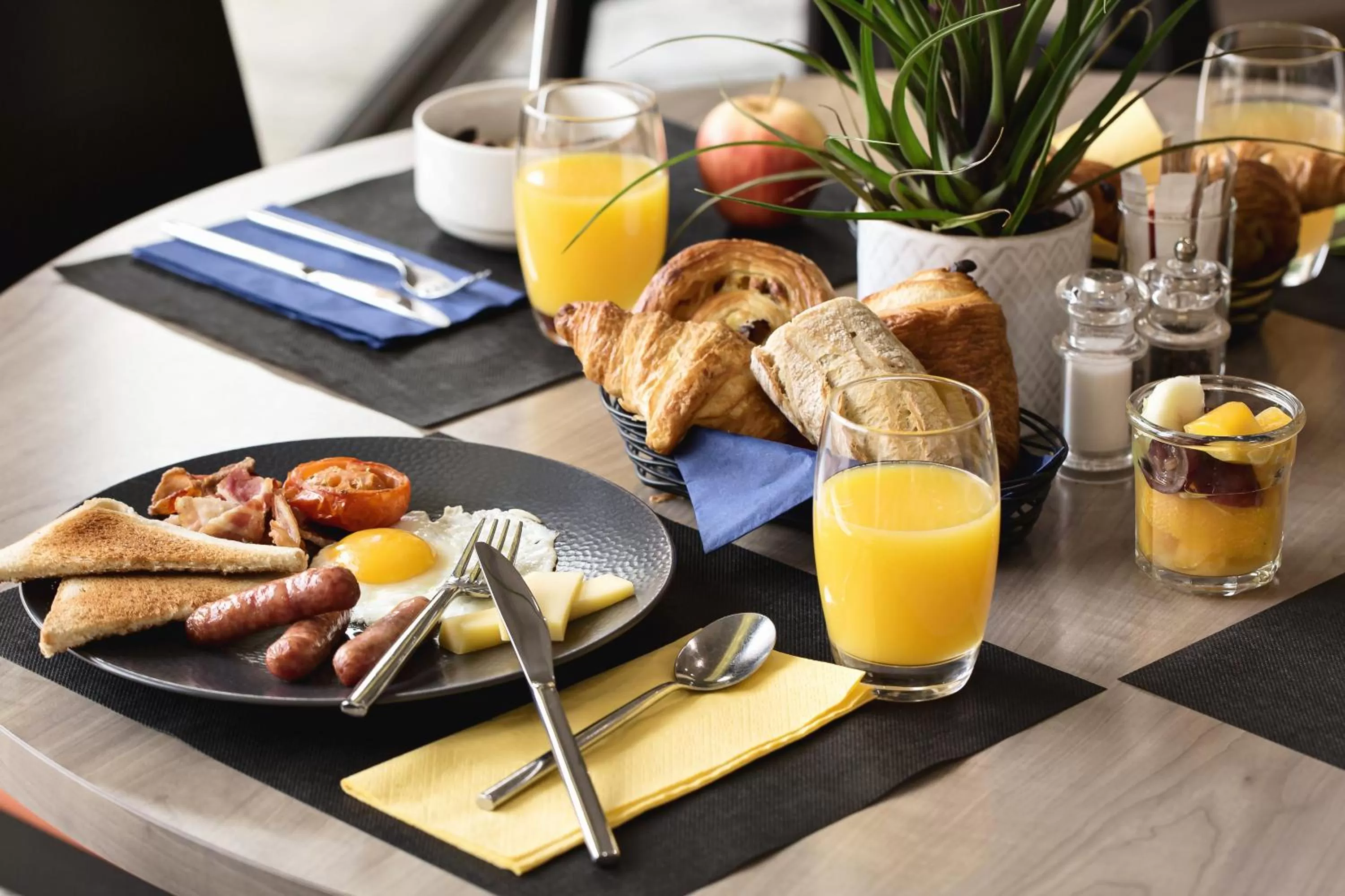 Breakfast in Holiday Inn Toulon City Centre by IHG