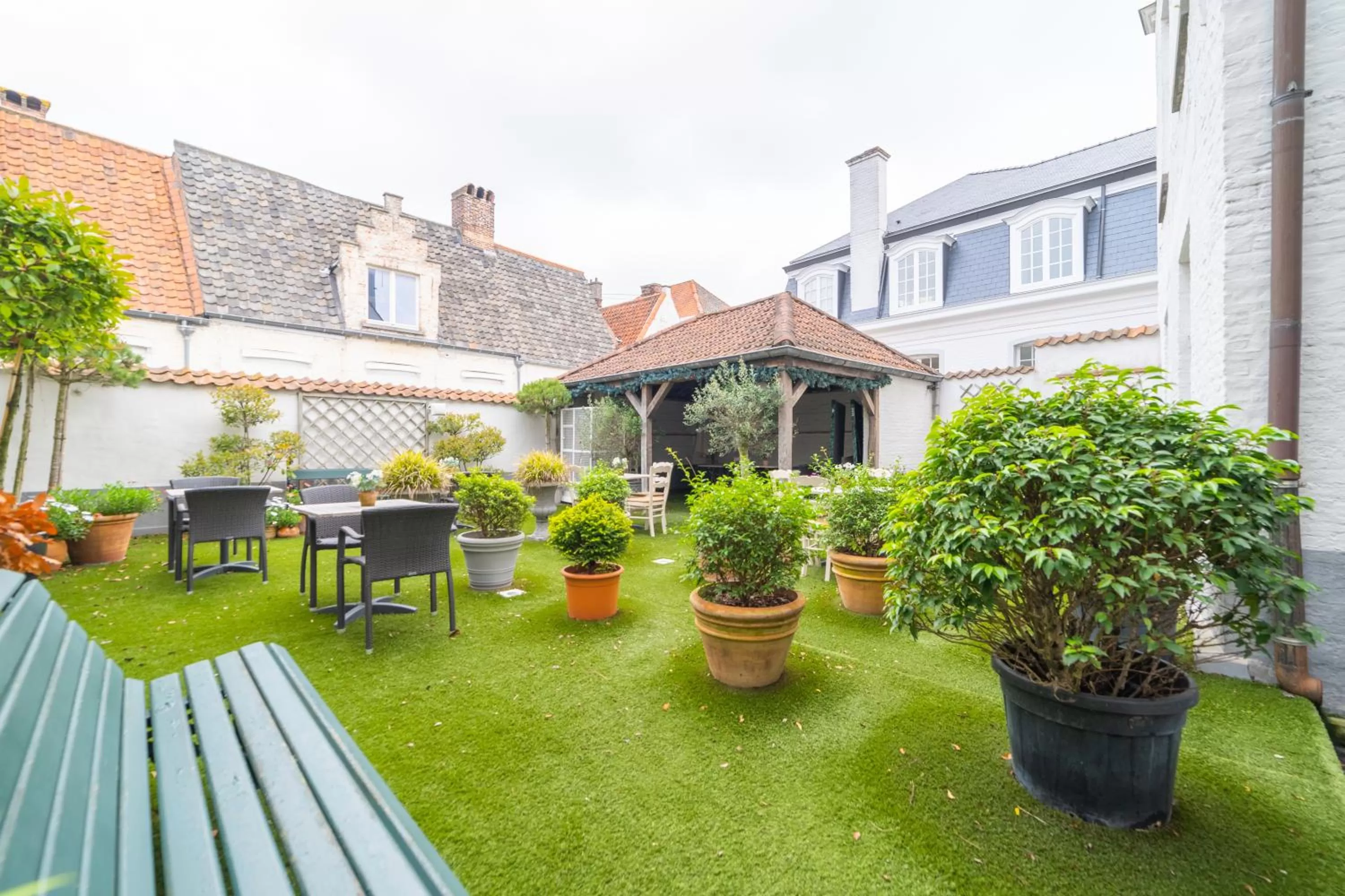 Garden in Canal View Hotel Ter Brughe by CW Hotel Collection