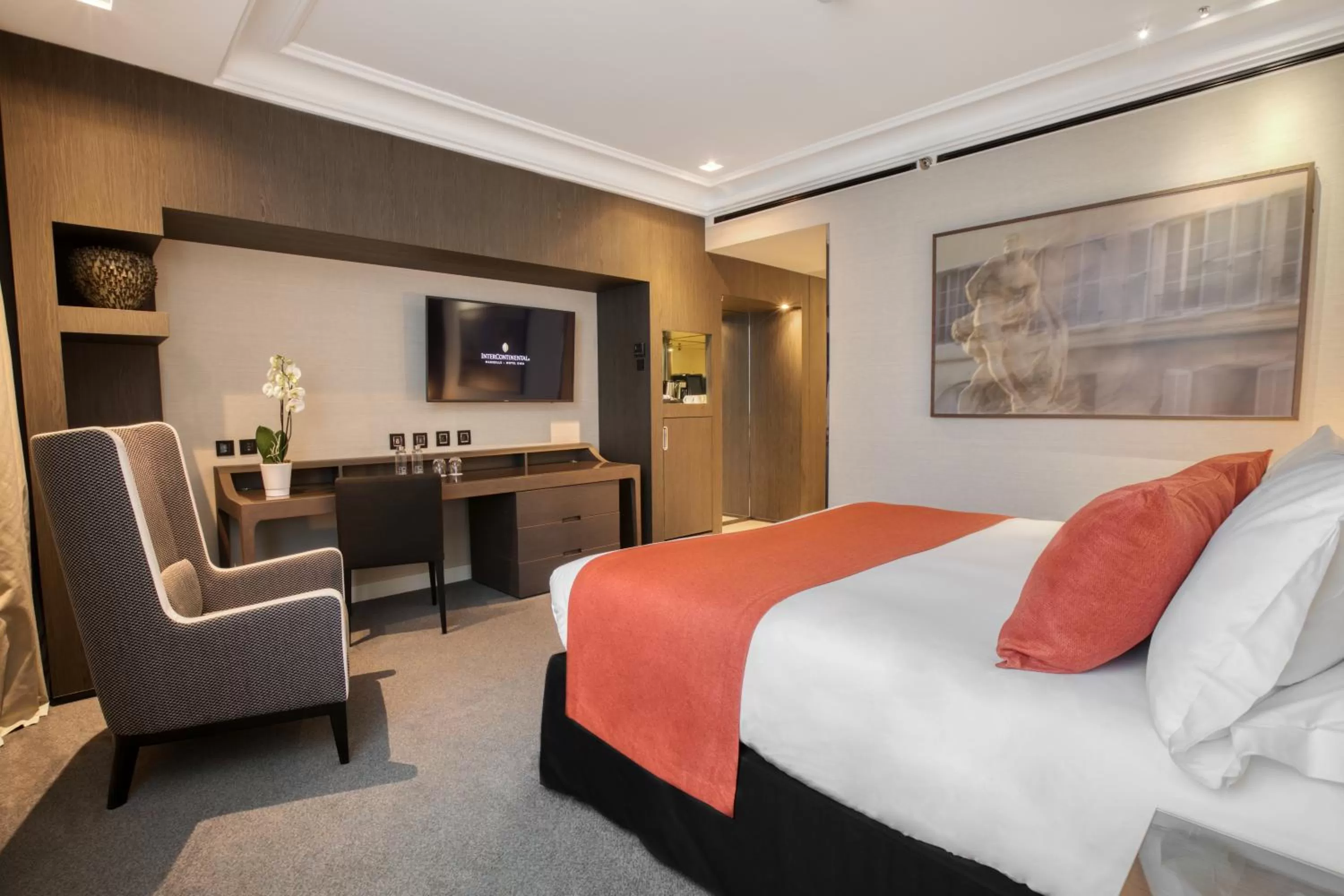 Bedroom, Bed in InterContinental Marseille - Hotel Dieu by IHG