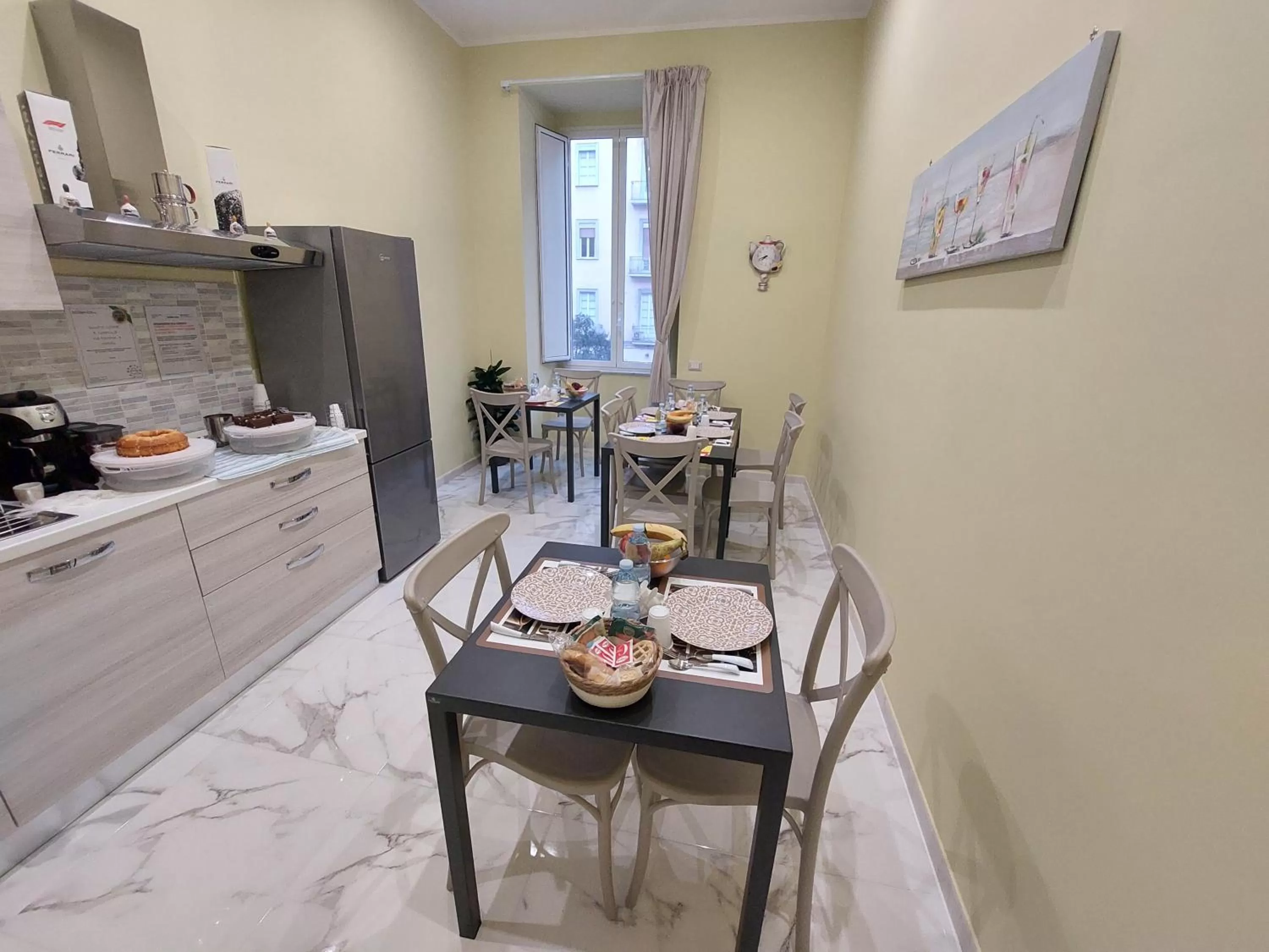 Coffee/tea facilities, Dining Area in B&B Dint 'o core e Napule