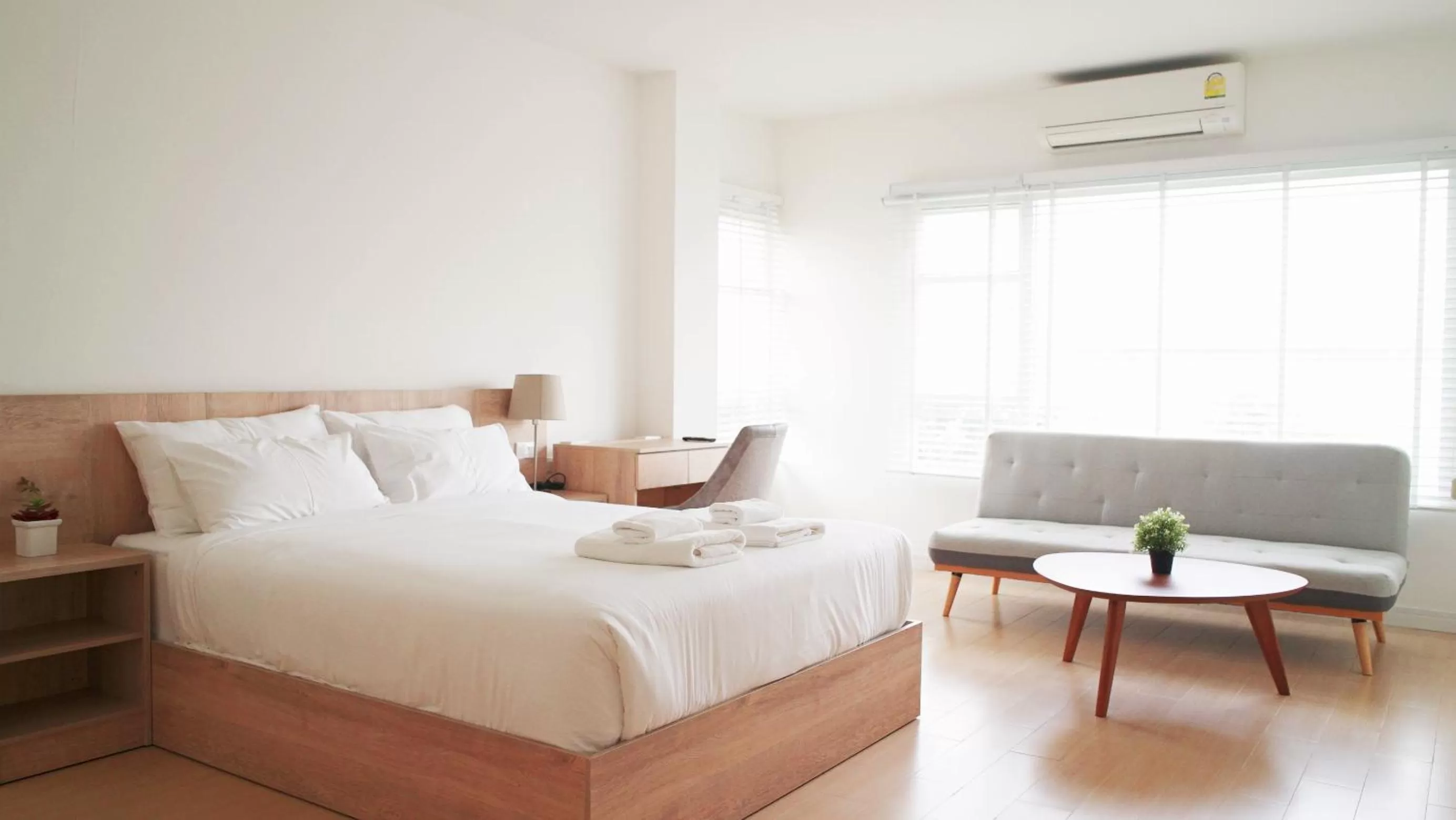 Bed in The White Garden Premier Saraburi