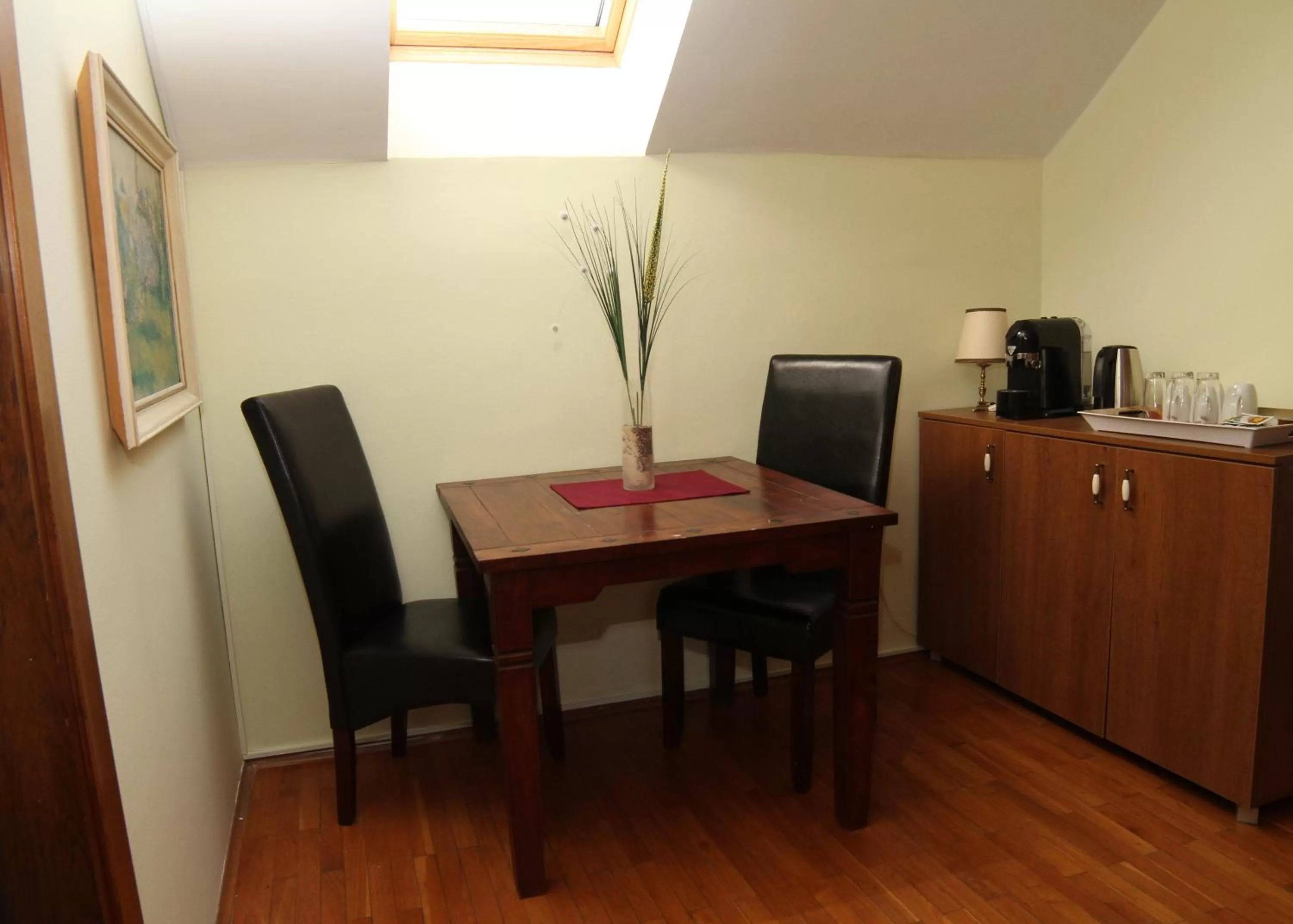 Coffee/tea facilities, Dining Area in Penzion Zaka