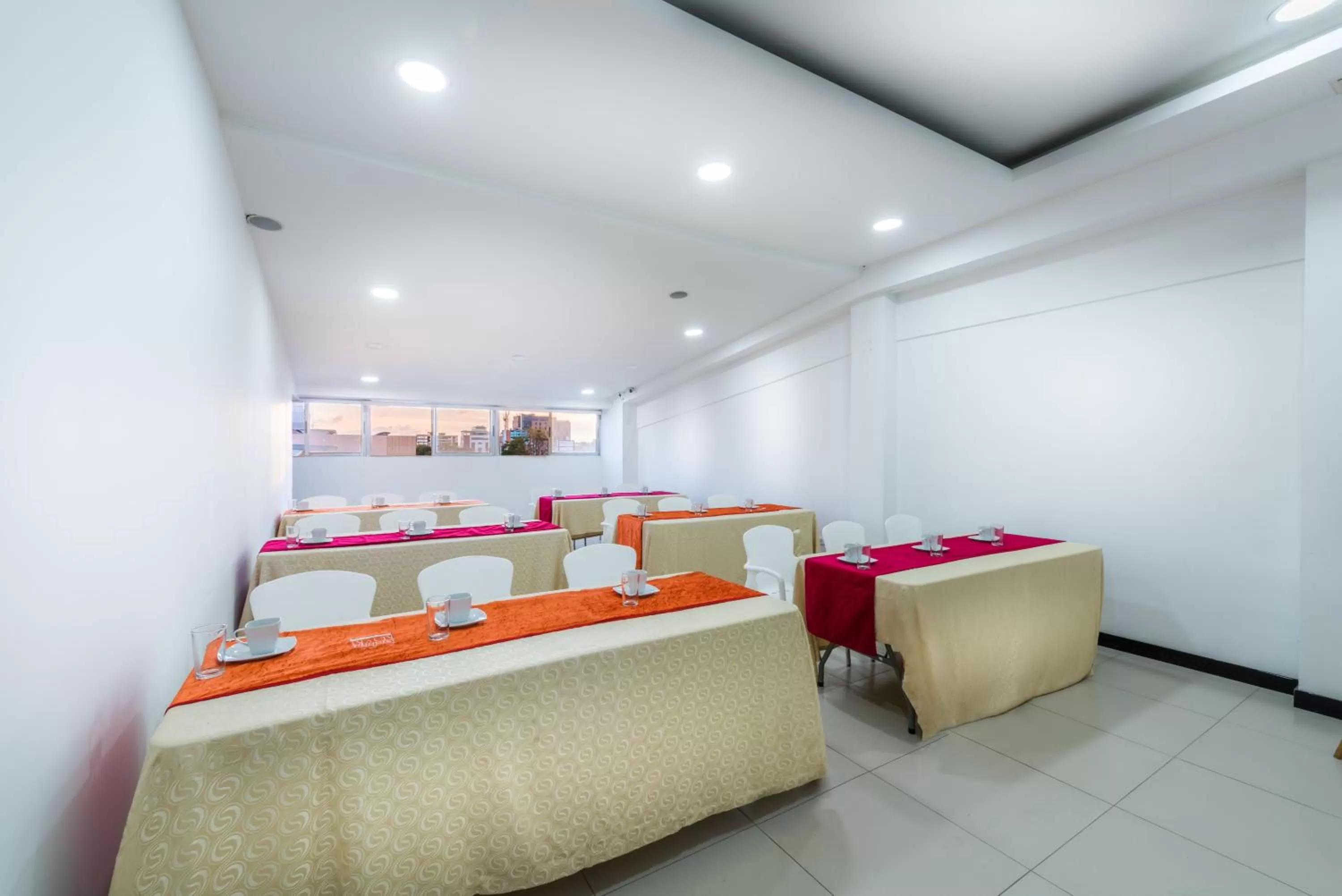 Meeting/conference room, Bed in Hotel Bogota Resort