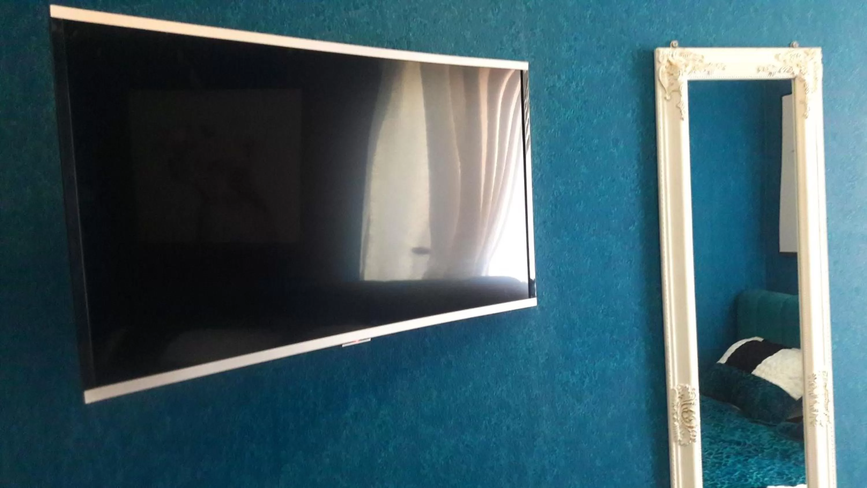 TV/Entertainment Center in Hotel Lilo near Airport