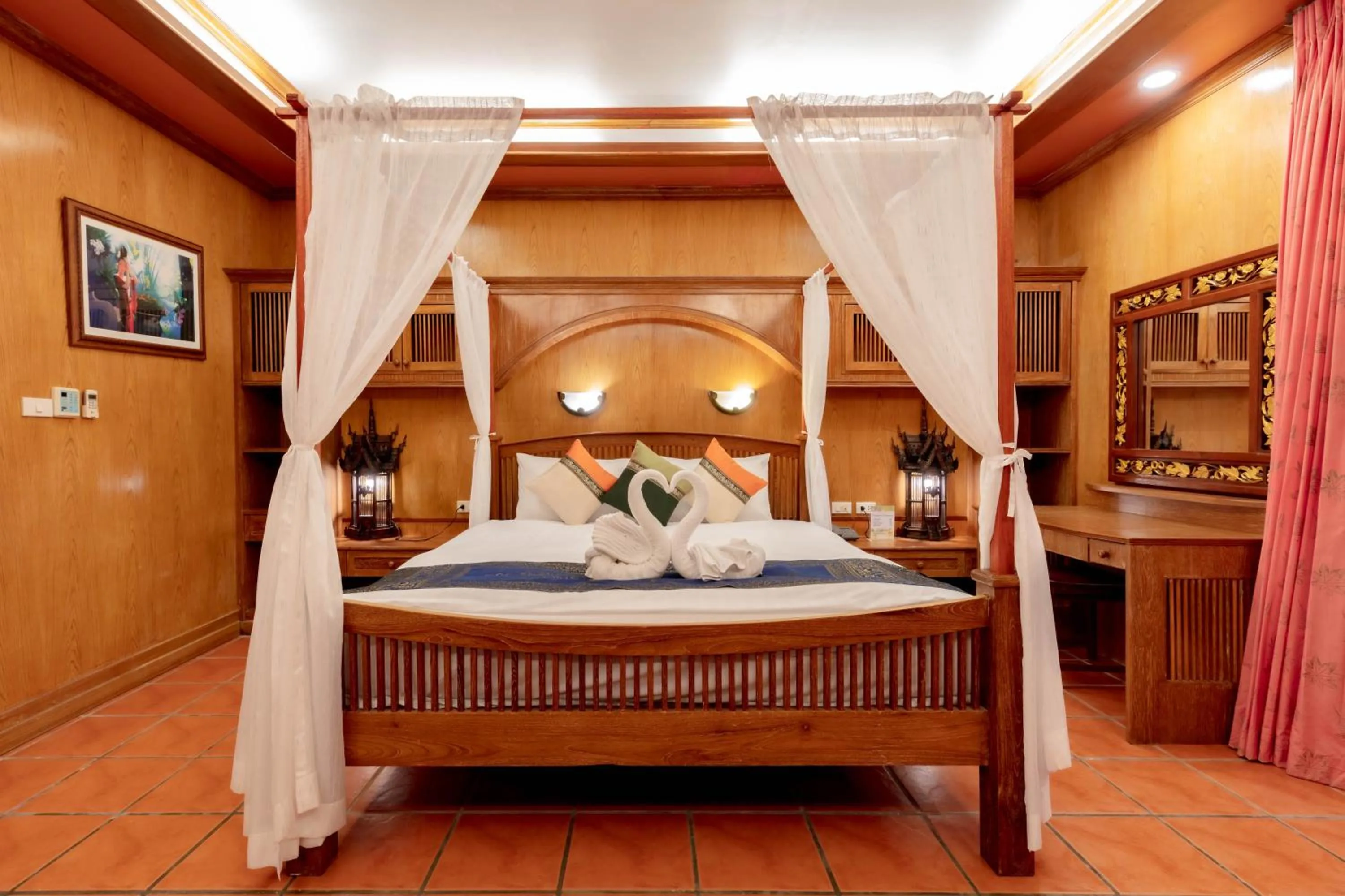 Bed in Royal Phawadee Village Patong - 2 Minutes walk to the beach