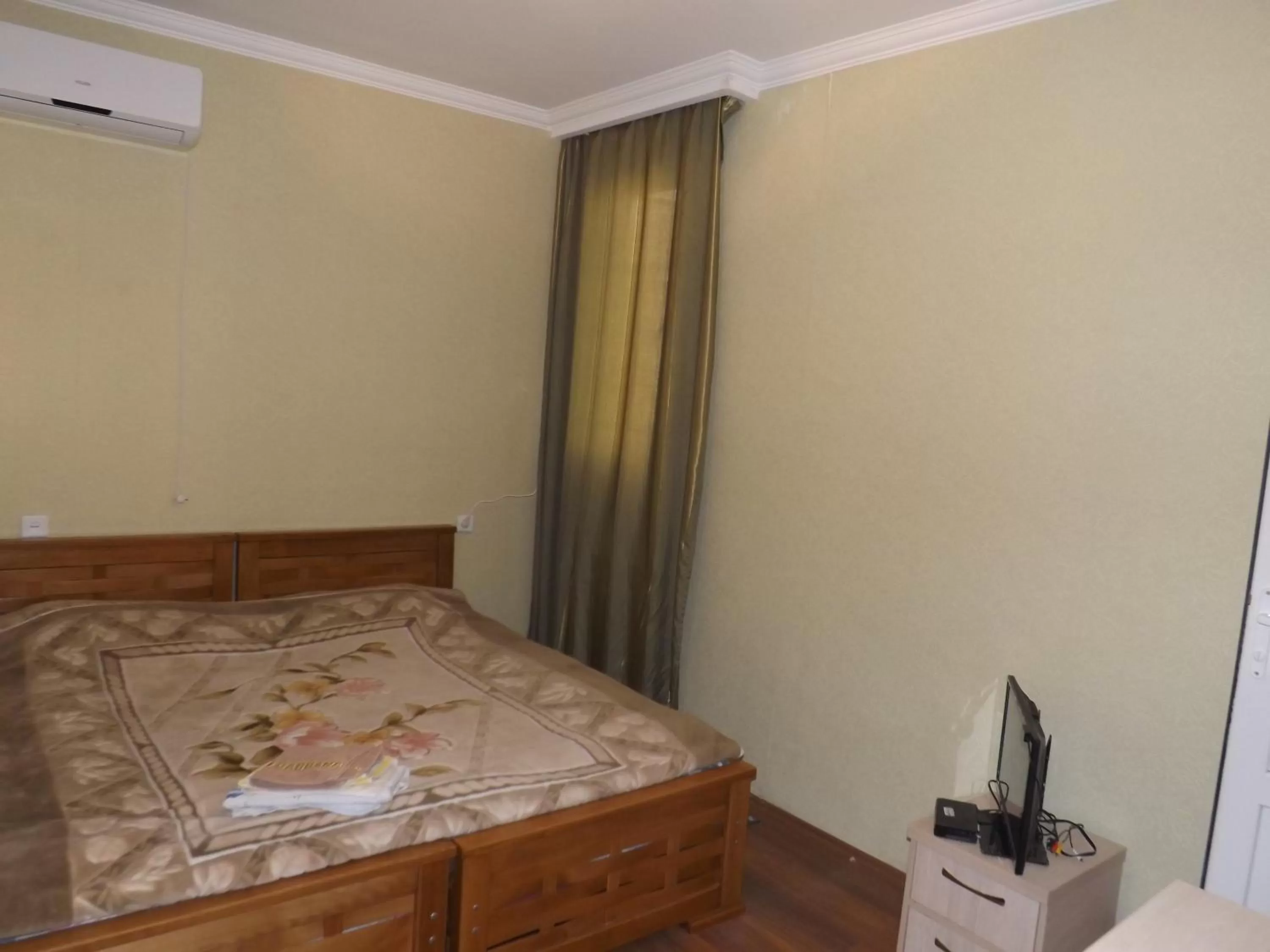 Photo of the whole room, Bed in Old Capital