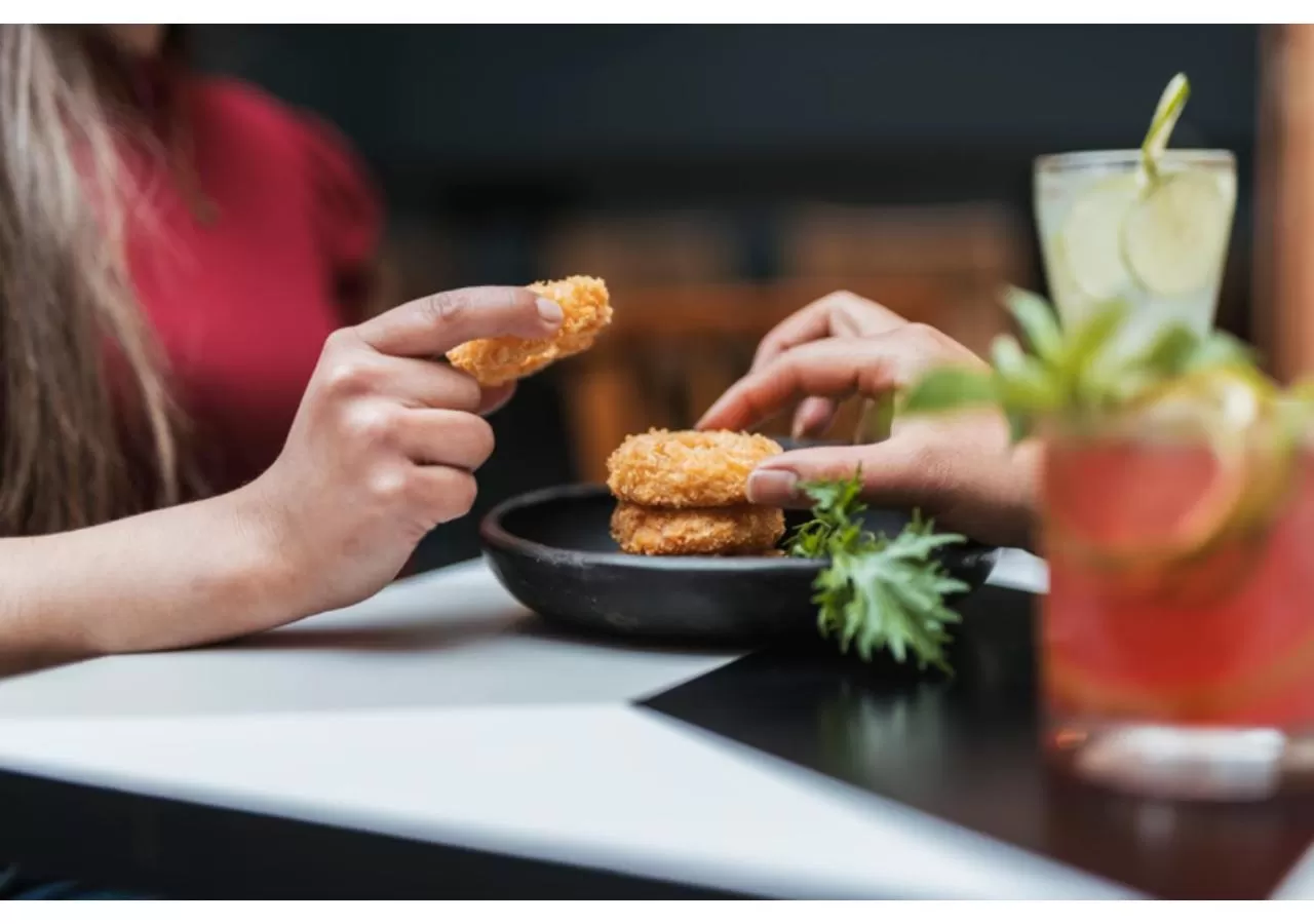 People in Socialtel Parque 93 Bogota