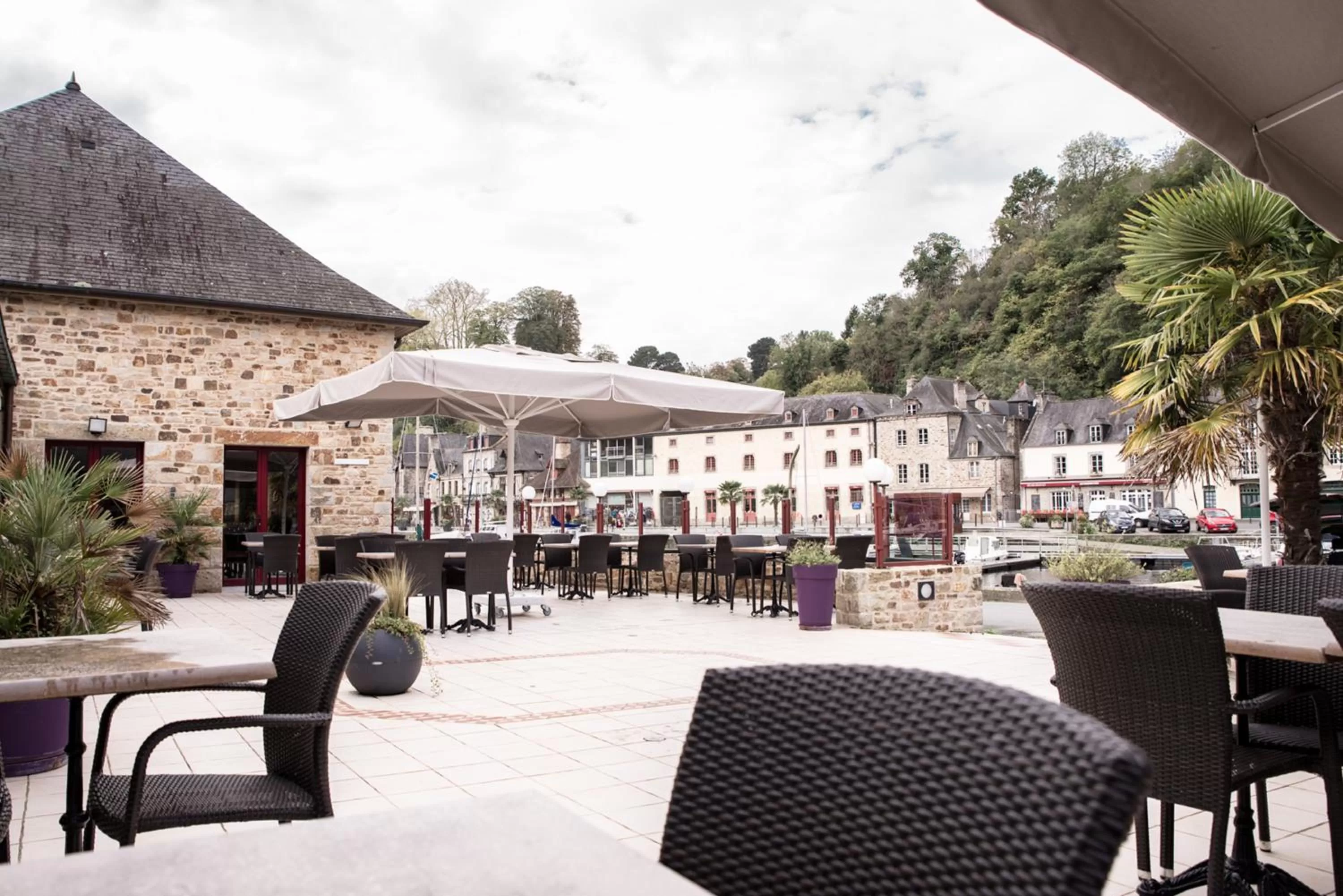 Patio in Mercure Dinan Port Le Jerzual