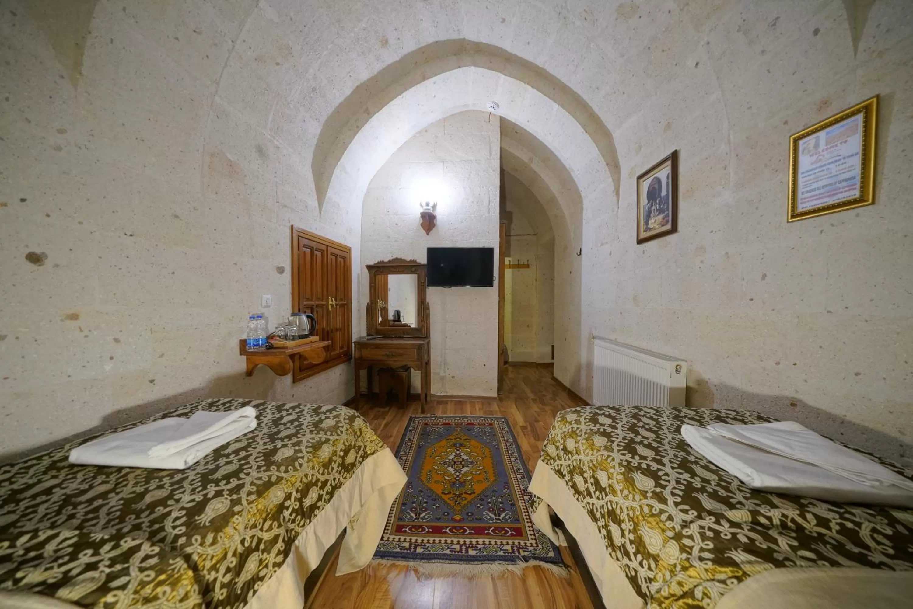 Photo of the whole room, Bed in Arch Palace