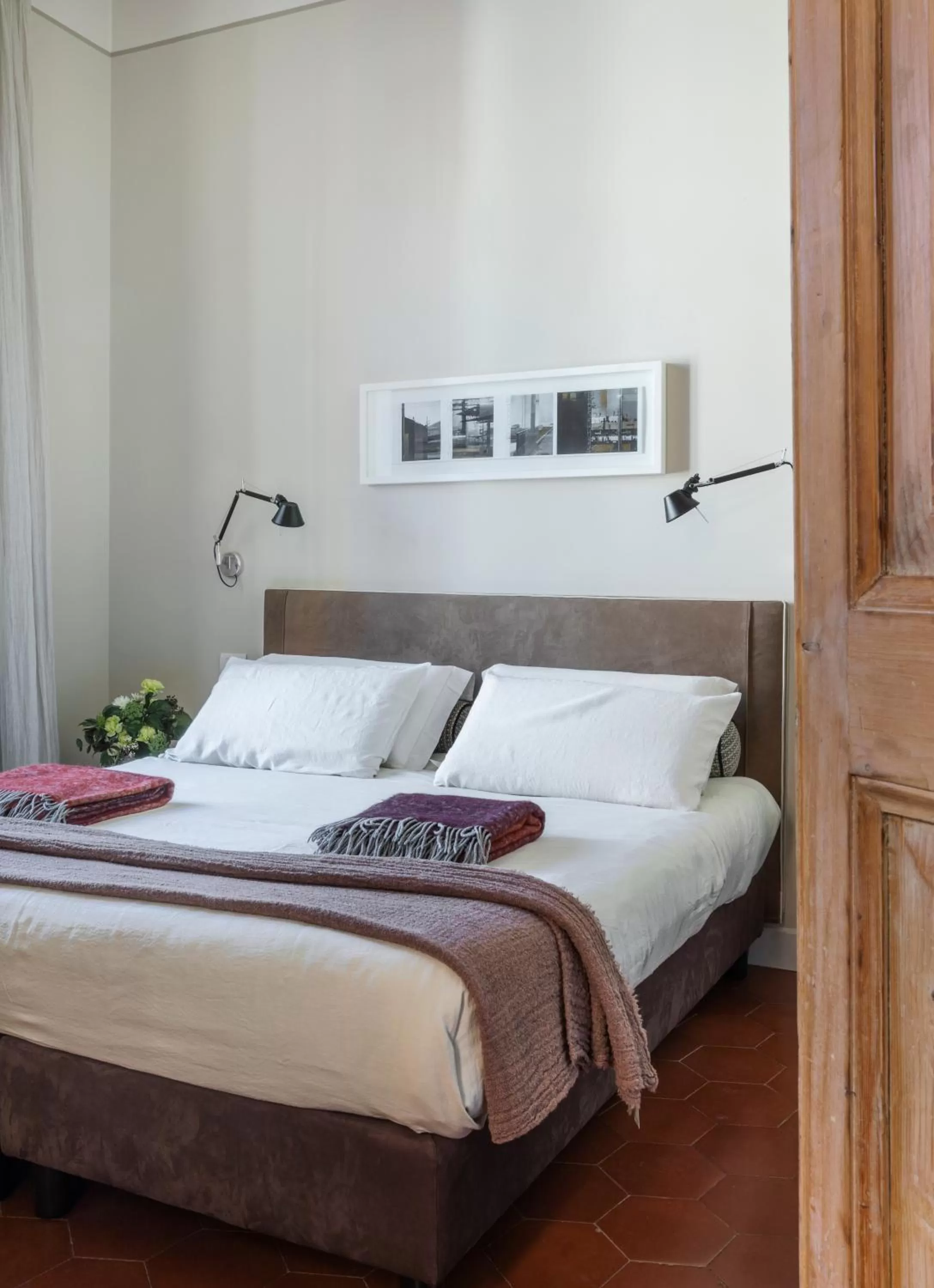 Photo of the whole room, Bed in MyNavona