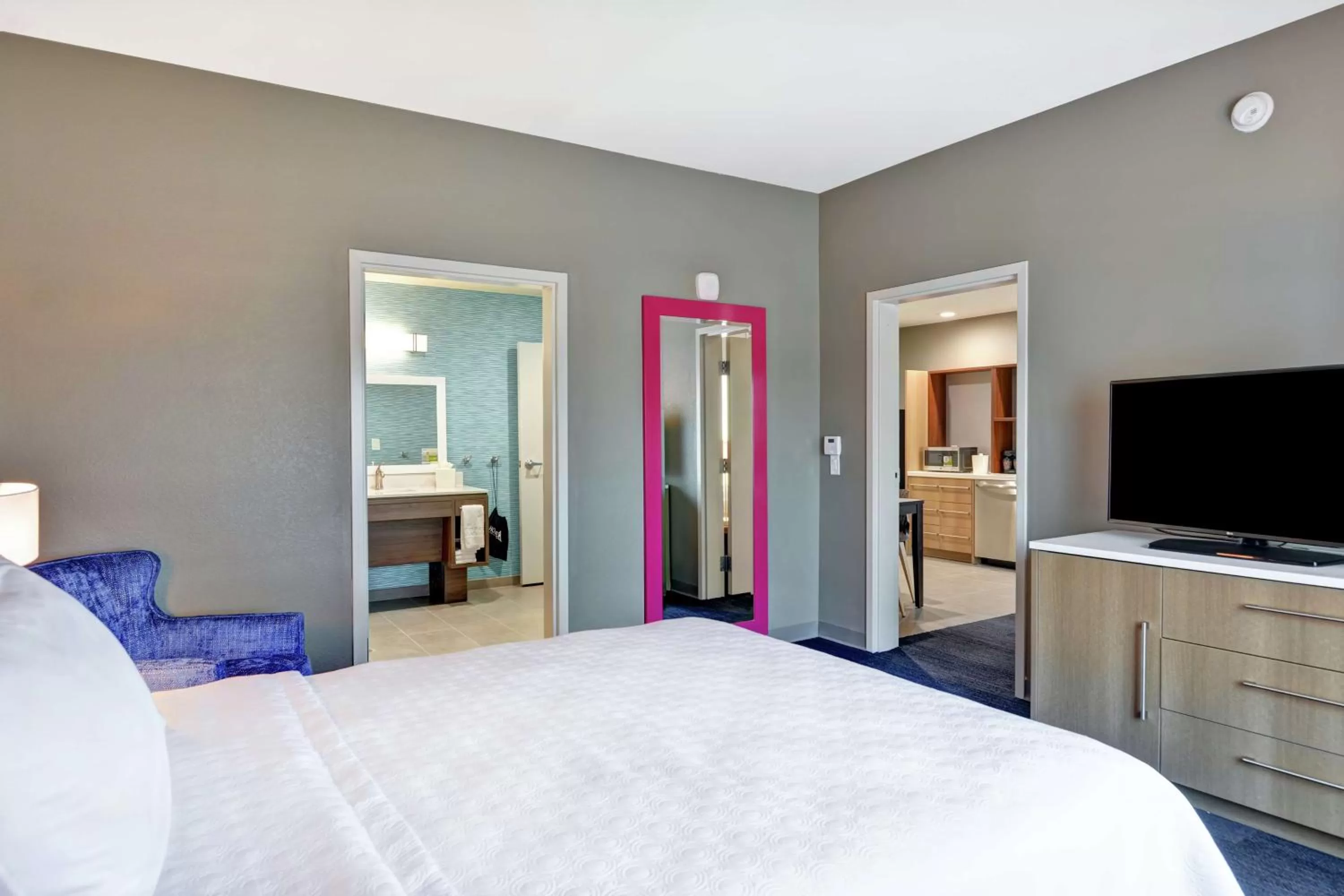Bedroom, Bed in Home2 Suites By Hilton McKinney