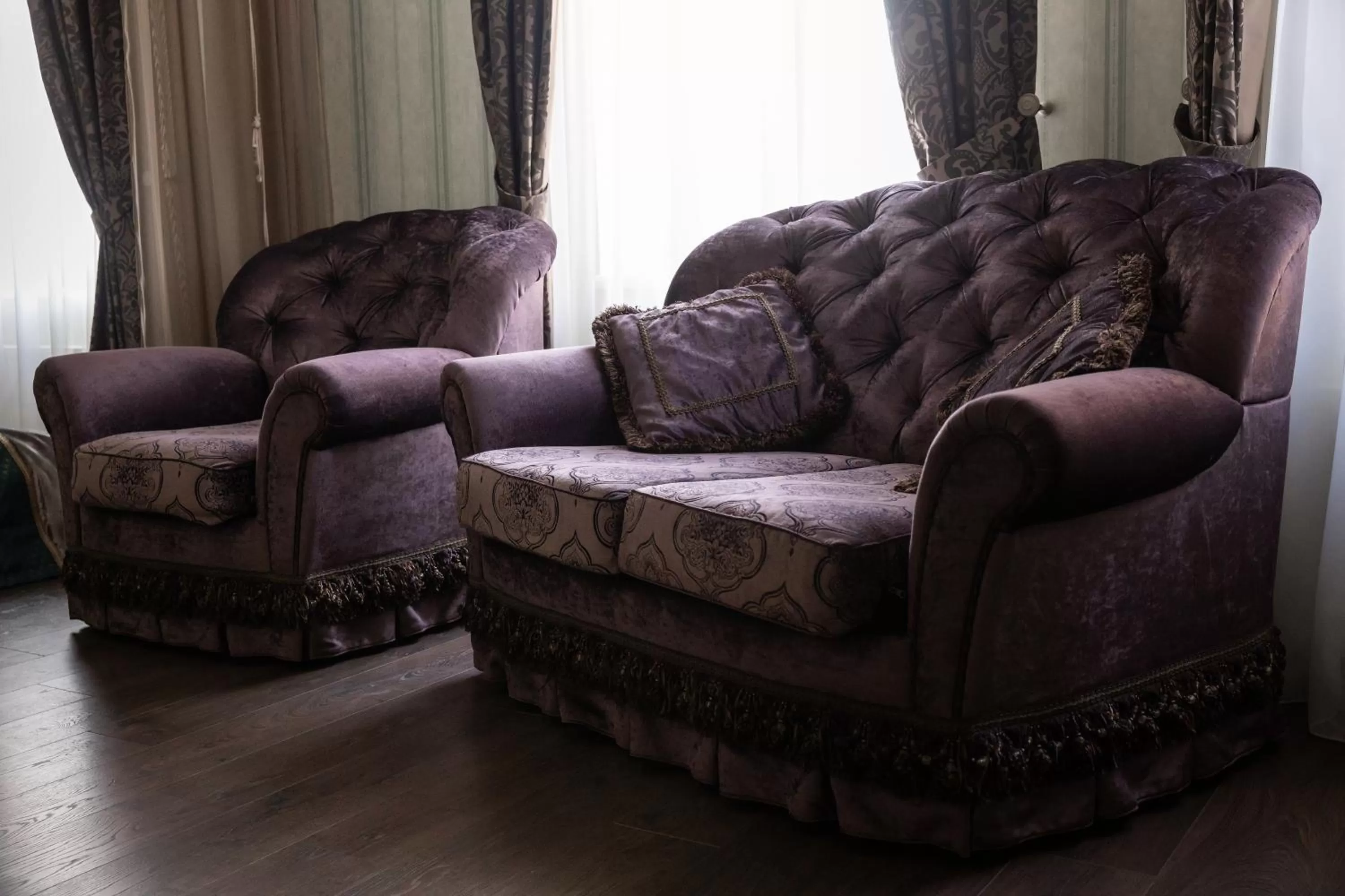 Photo of the whole room, Seating Area in Hotel "Mandarin Clubhouse"