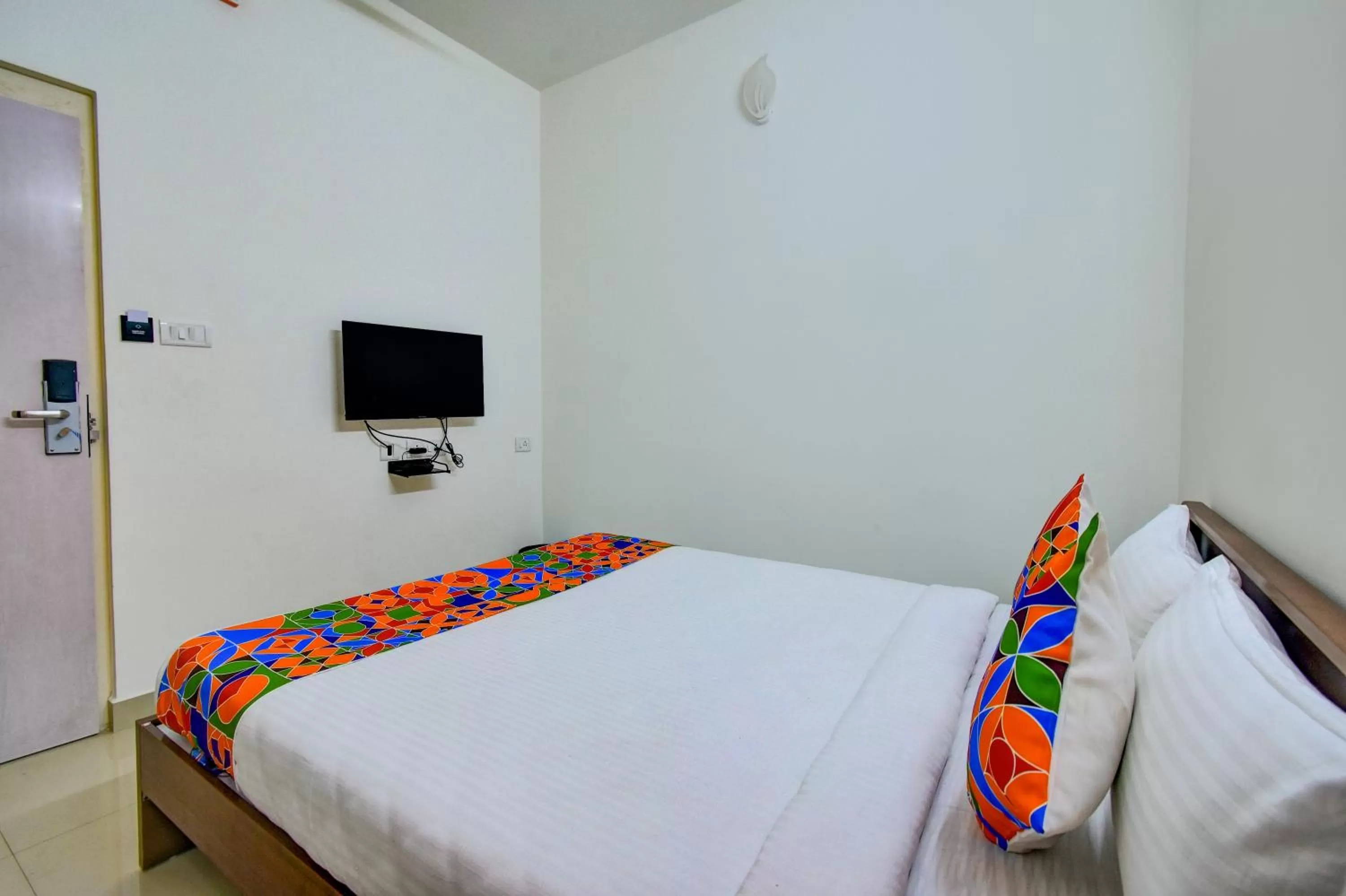 Bed in FabHotel PAS Residency - Nr Marina Beach