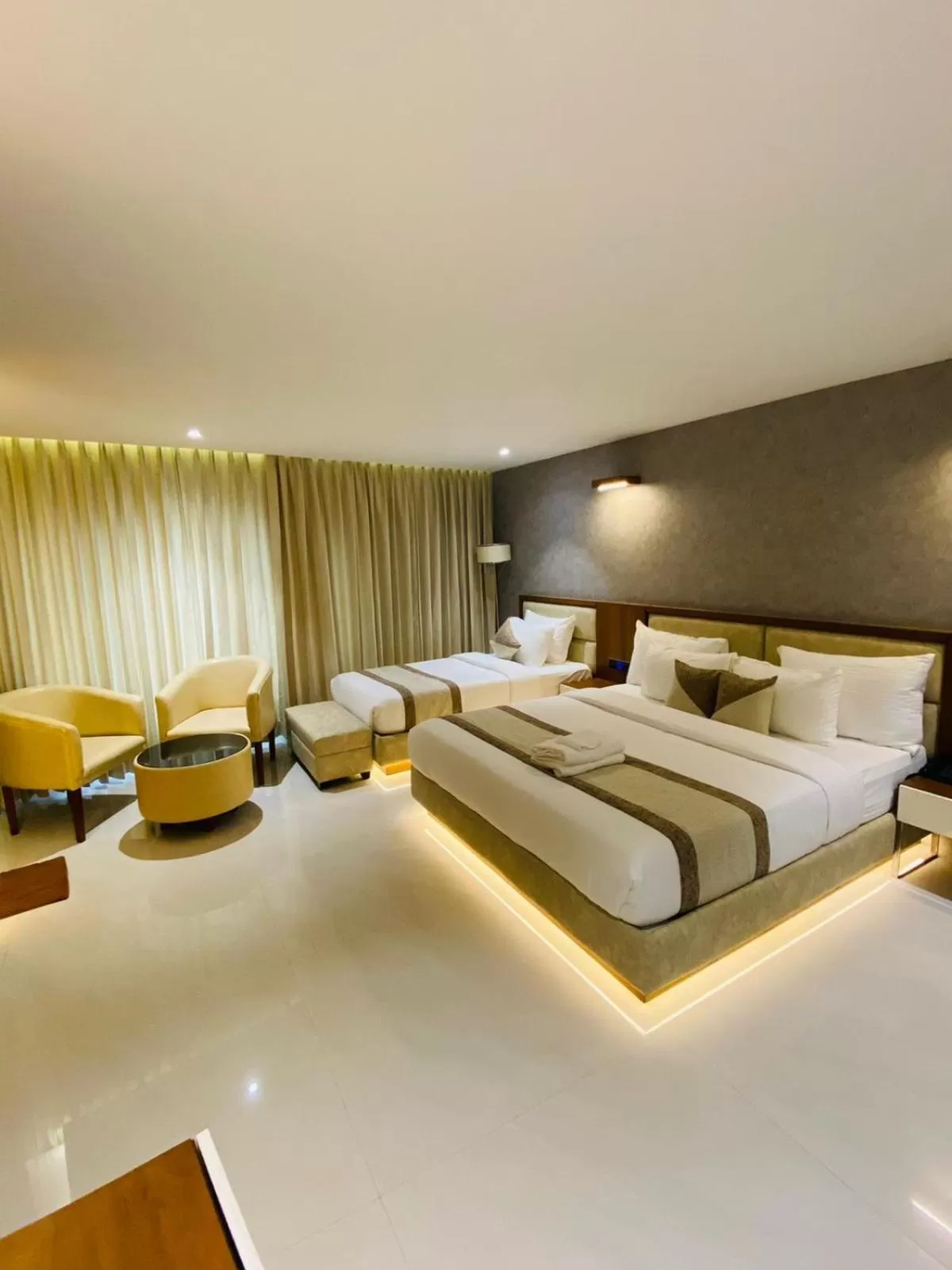 Photo of the whole room, Bed in Royal Plaza Suites by RAK Rooms, Mangaluru