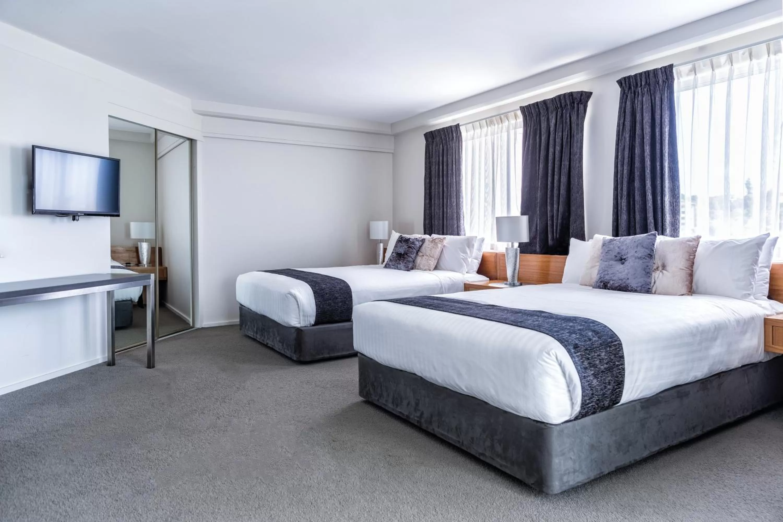 Restaurant/places to eat, Bed in The Lord Forrest Hotel