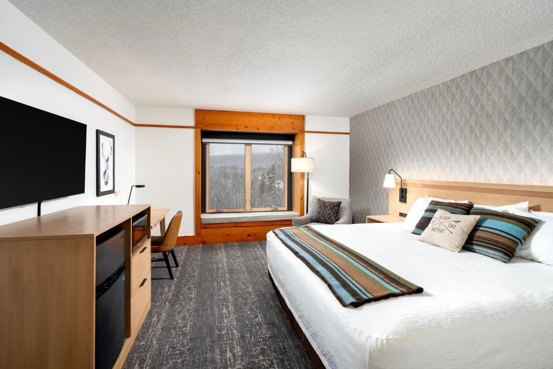 Photo of the whole room in Caribou Highlands Lodge