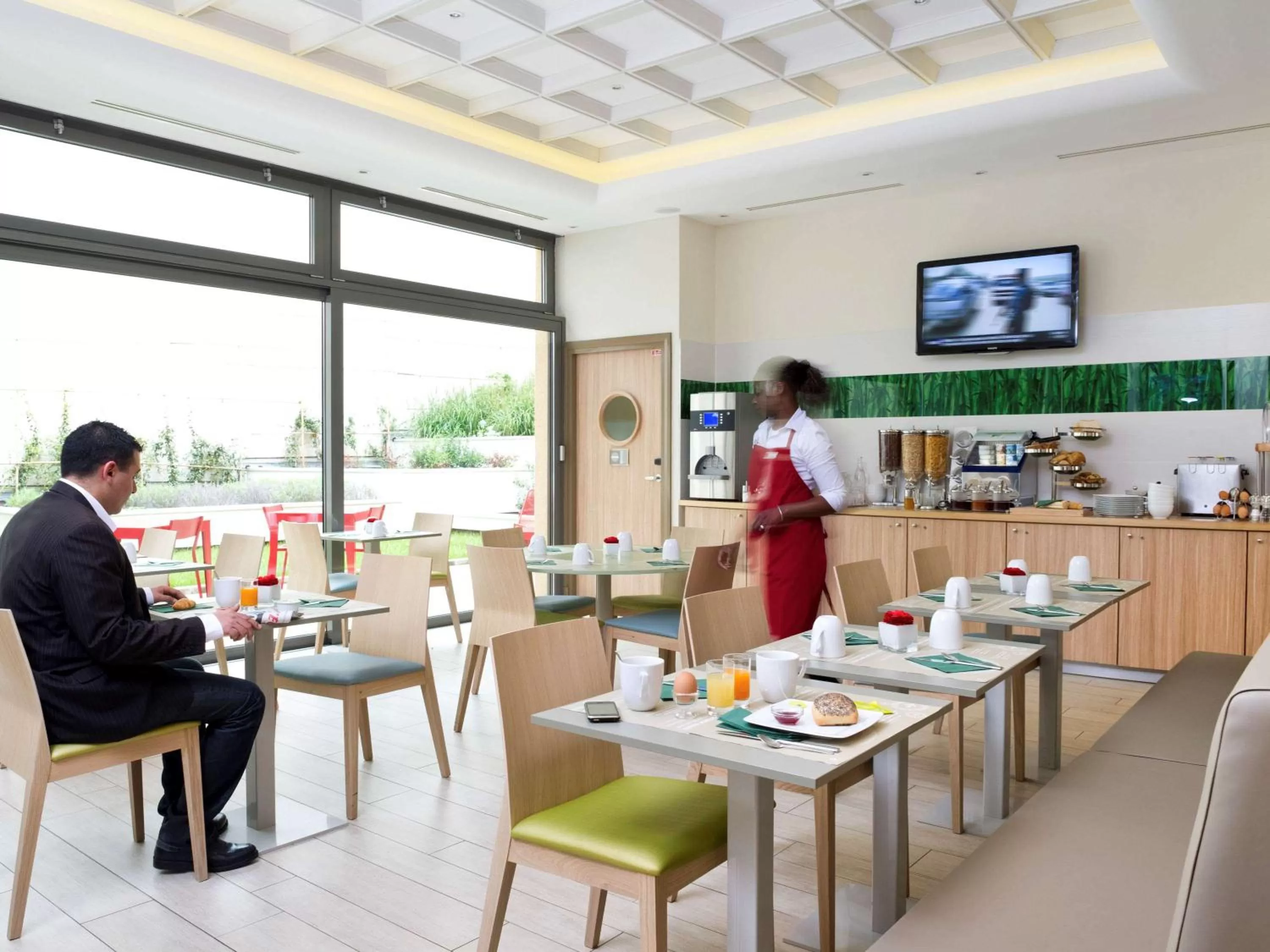 Property building in Aparthotel Adagio Paris Vincennes