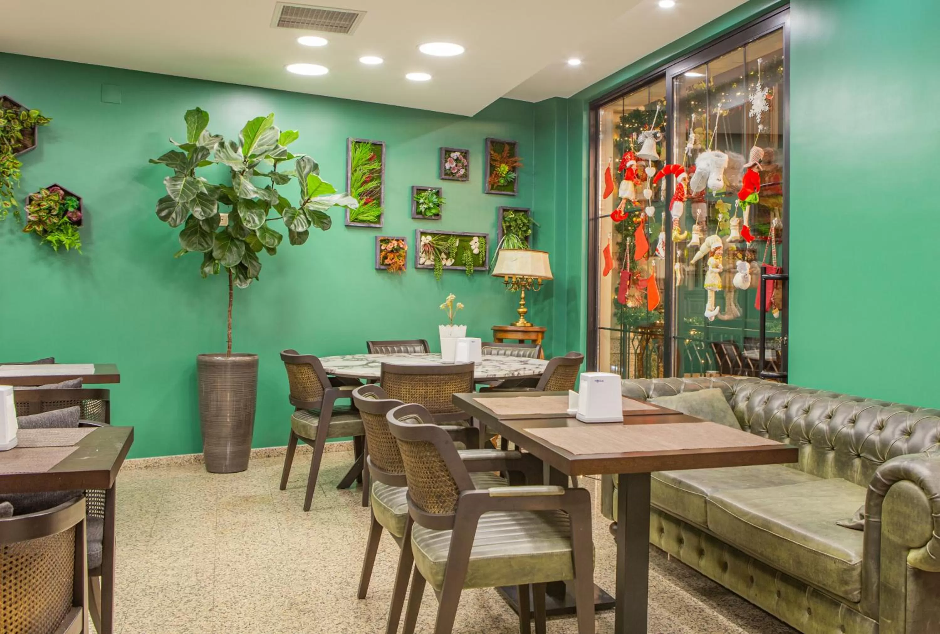 Restaurant/Places to Eat in HOTEL BLOOM