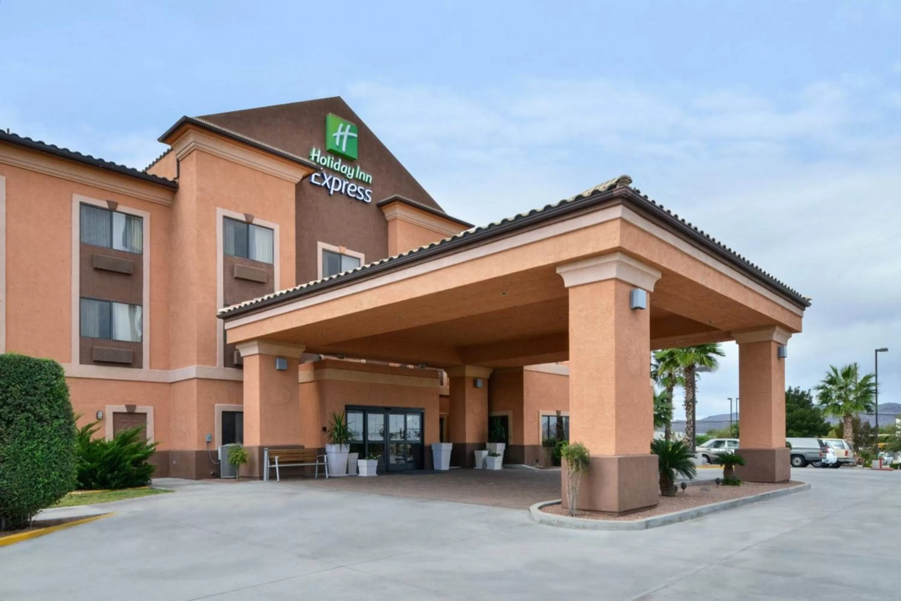 Property building in Holiday Inn Express Kingman by IHG