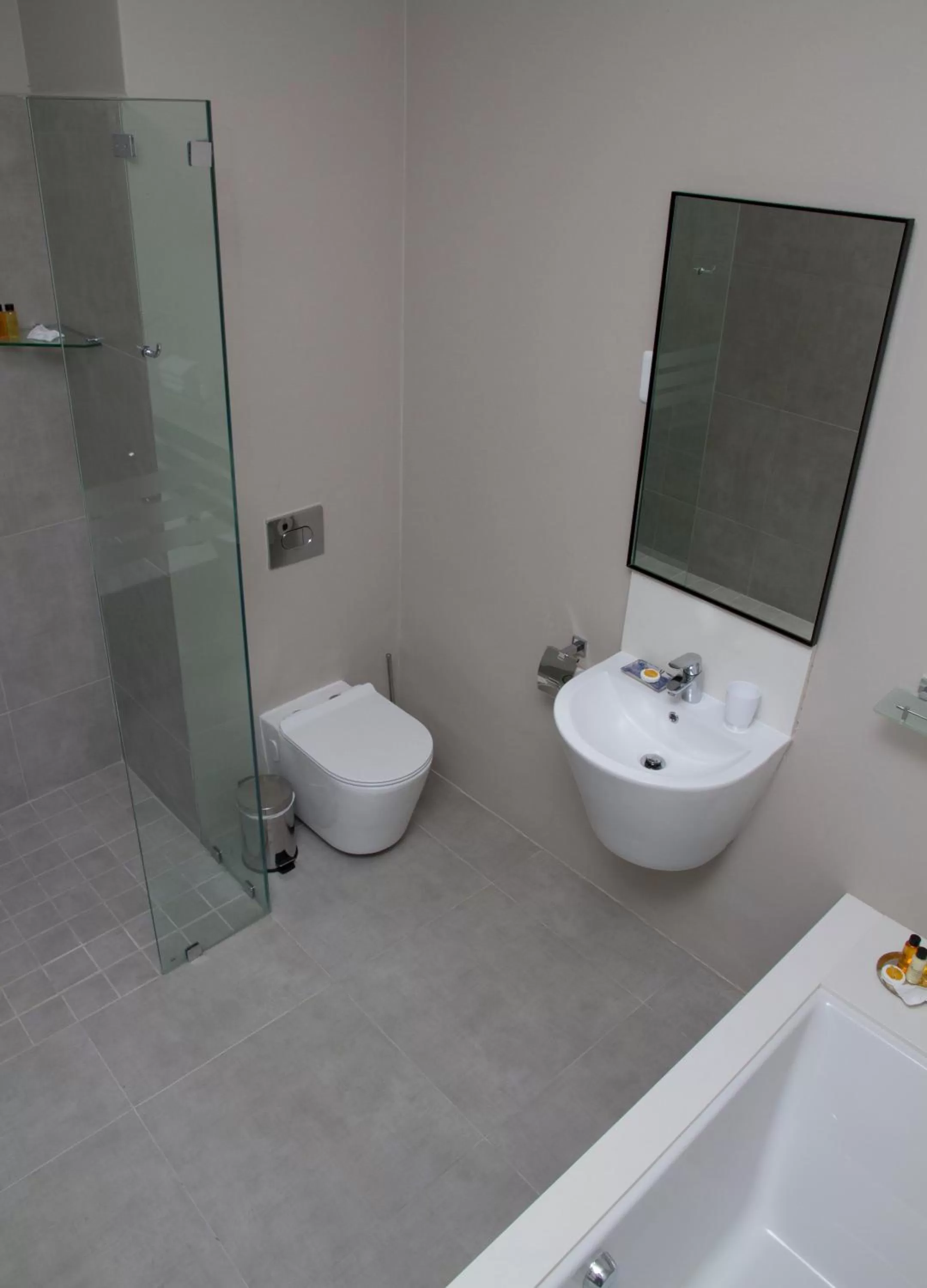 Toilet in Ocean Bay Guesthouse