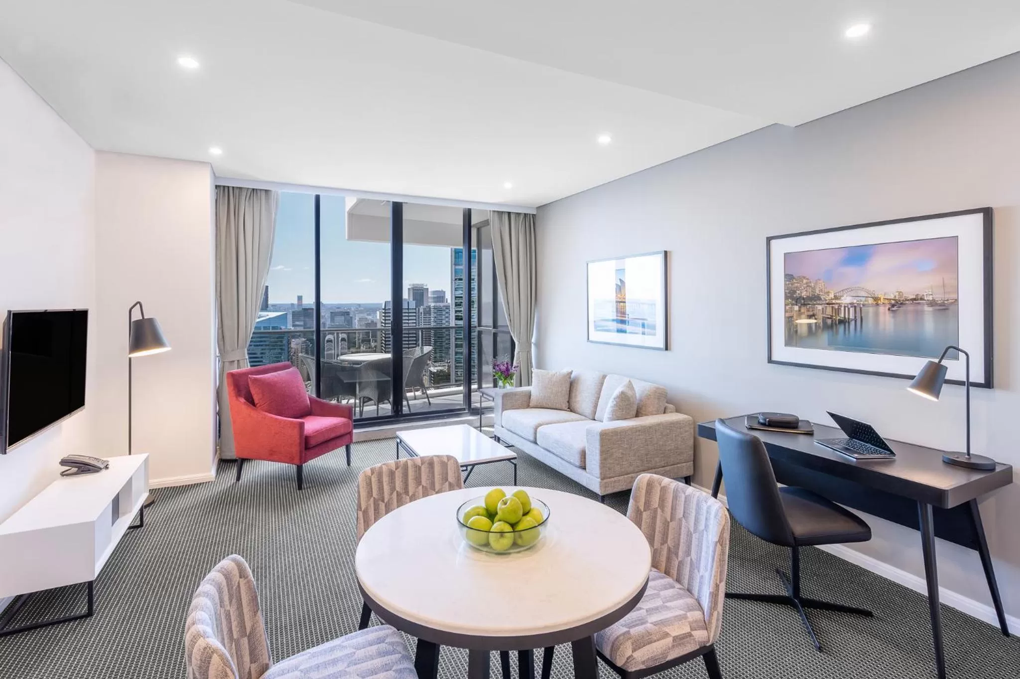 TV and multimedia in Meriton Suites Kent Street, Sydney