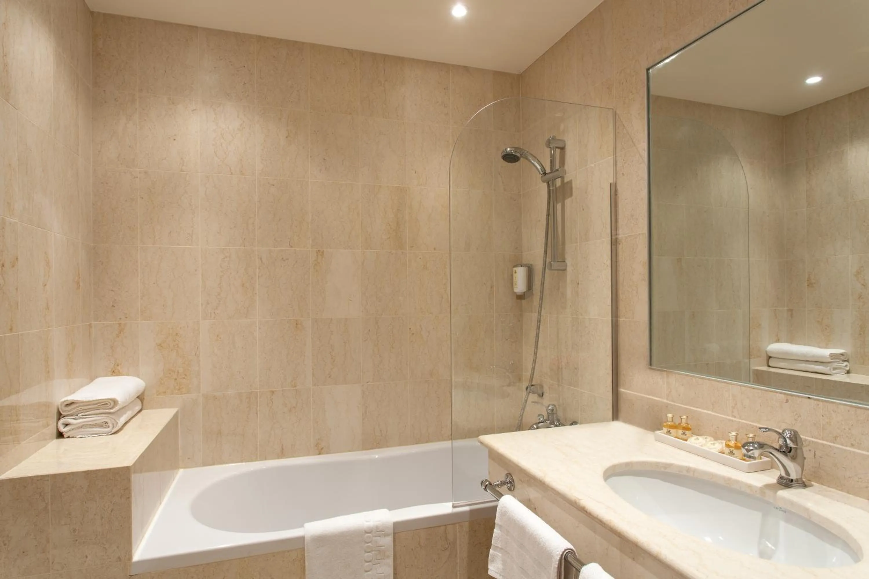 Bathroom in Grand Hôtel Moderne