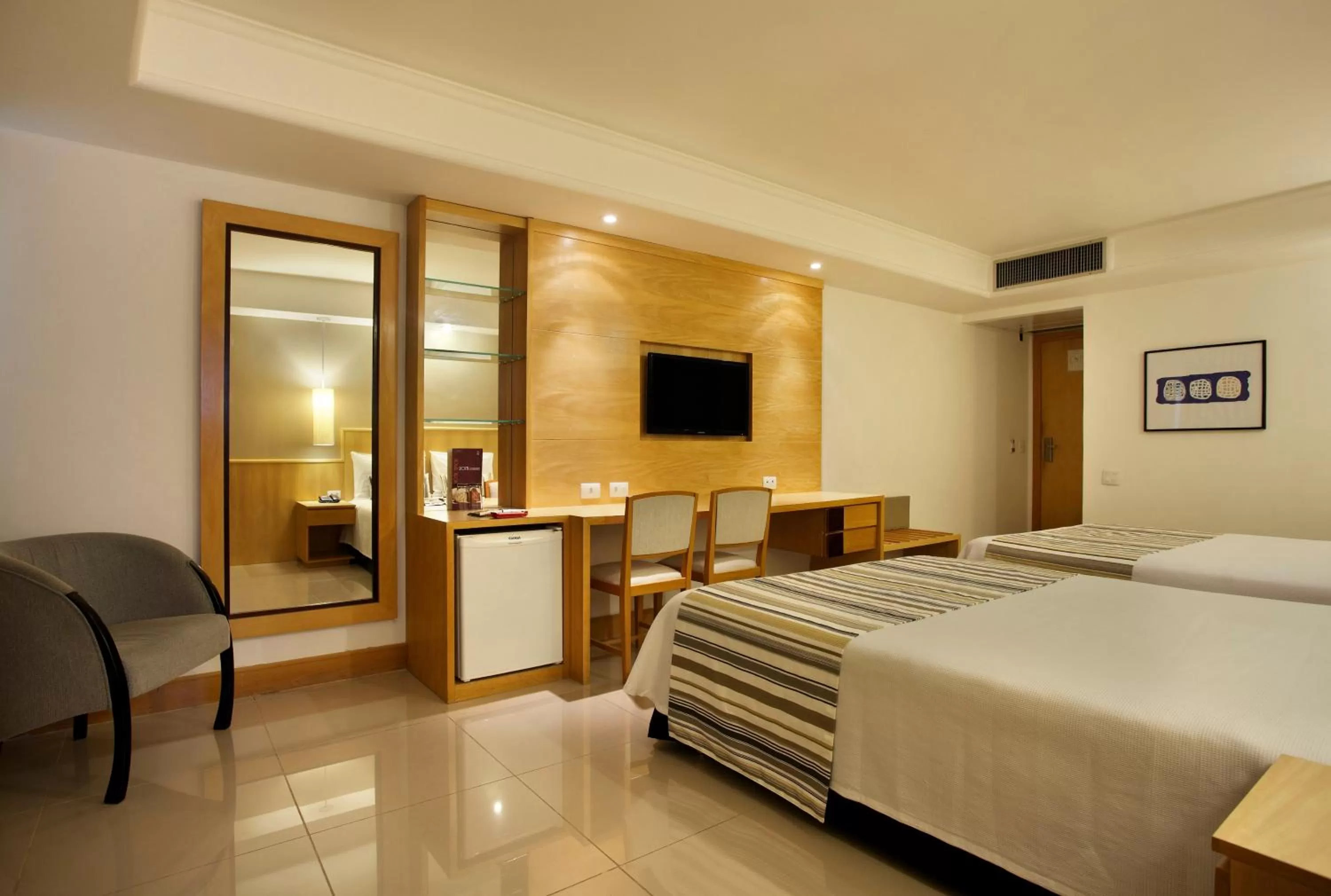 TV and multimedia, Bed in Royal Rio Palace Hotel