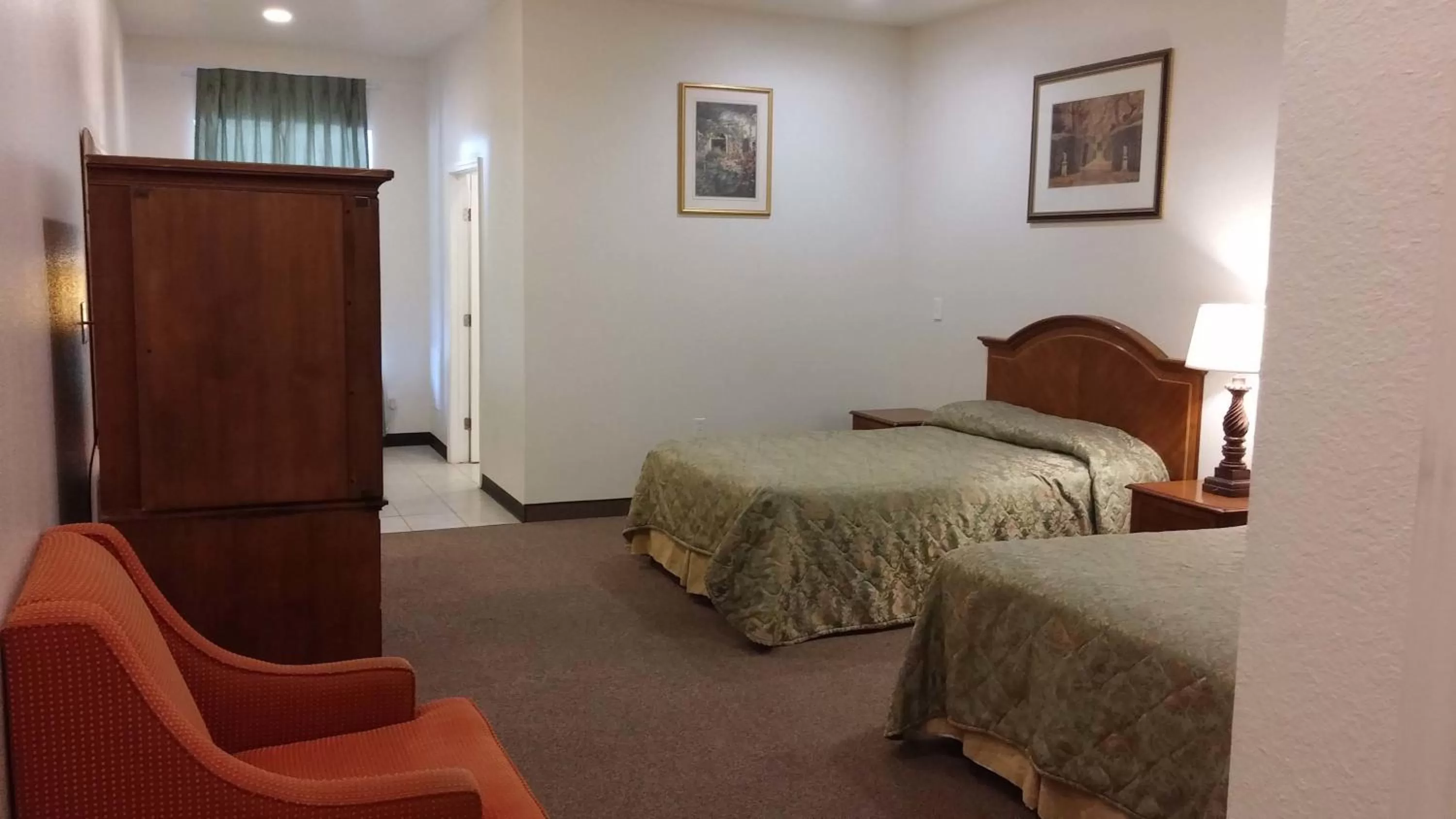 Photo of the whole room, Bed in Country Regency Inn & Suites