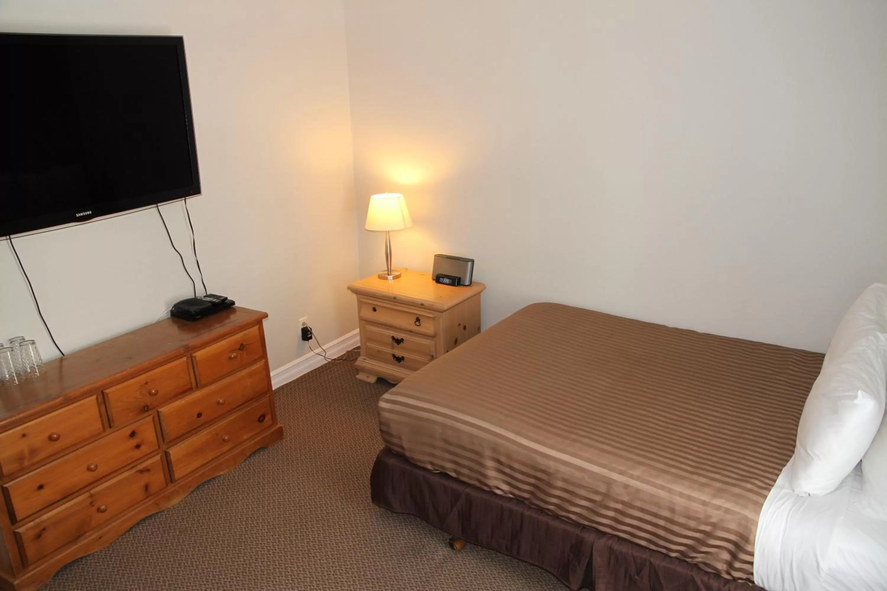 Bed in Hotel Squamish