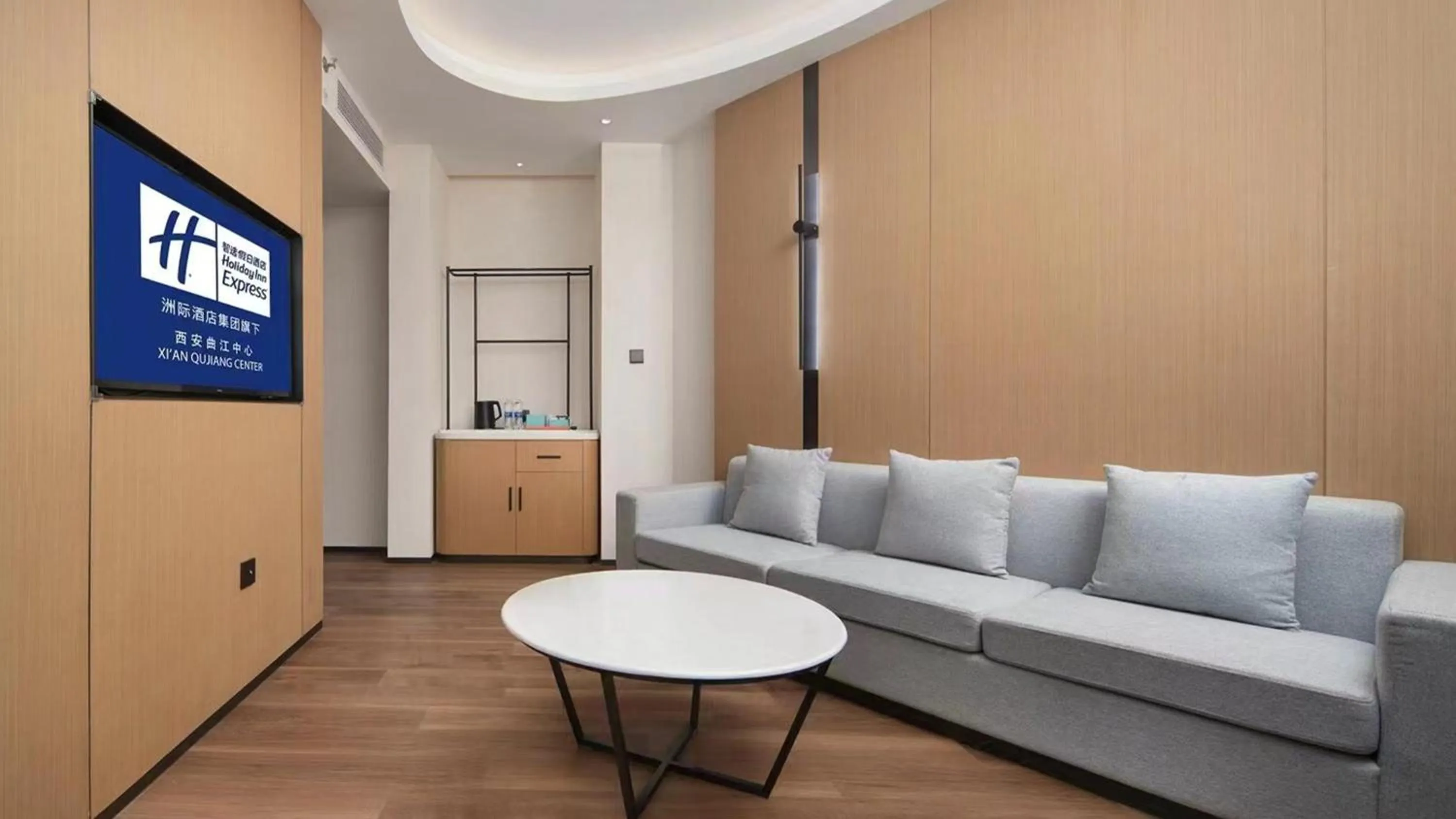 Photo of the whole room in Holiday Inn Express Xi'an Qujiang Center by IHG