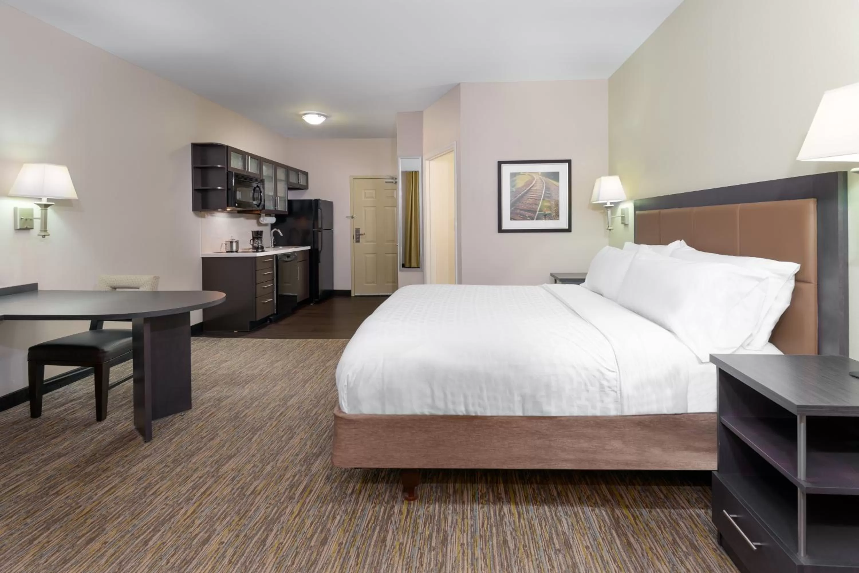 Photo of the whole room, Bed in Candlewood Suites Athens by IHG